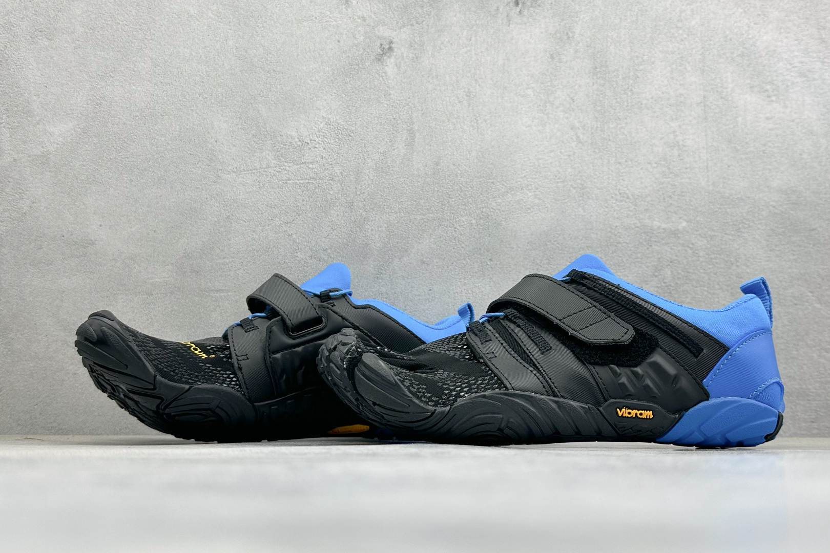 200 Vibram 五指鞋 专业室内综合健身运动赤足 防滑耐磨透气轻便 低帮训练鞋 20W7703