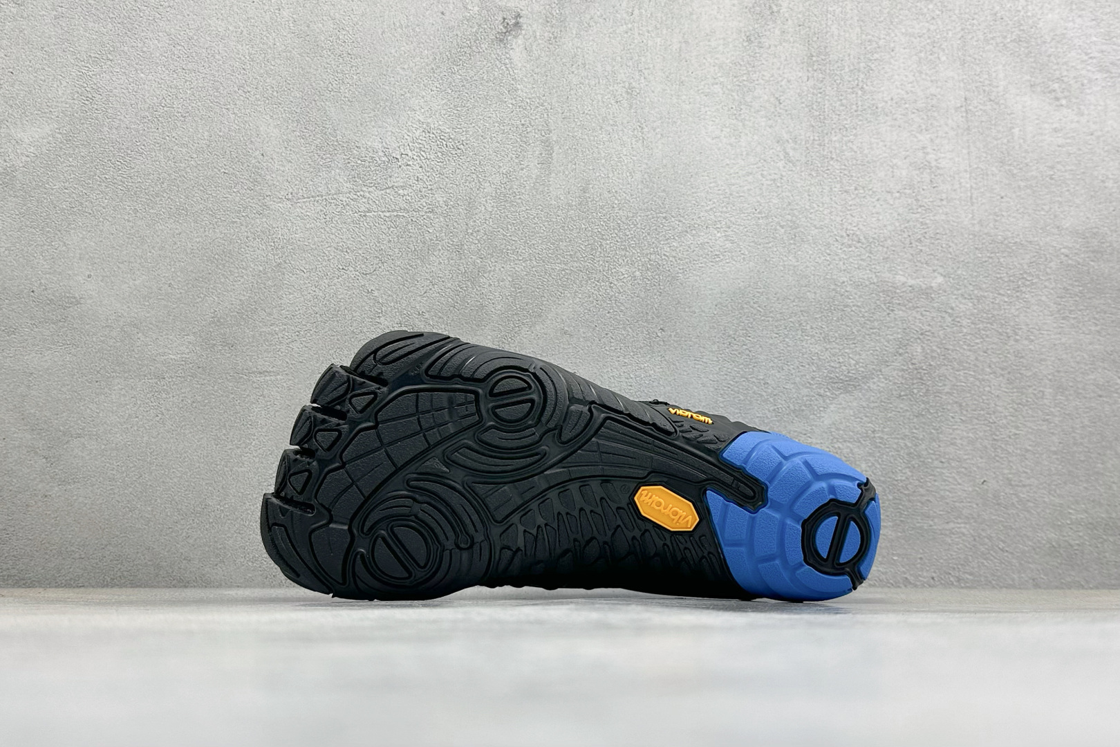 200 Vibram 五指鞋 专业室内综合健身运动赤足 防滑耐磨透气轻便 低帮训练鞋 20W7703