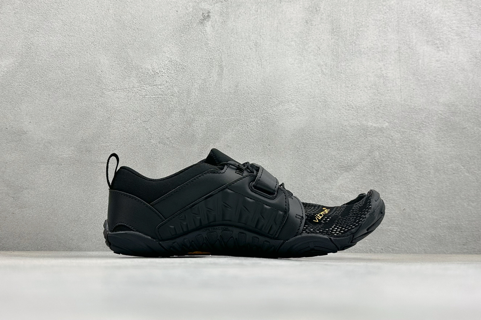 200 Vibram 五指鞋 专业室内综合健身运动赤足 防滑耐磨透气轻便 低帮训练鞋 20W7701-Chinese UA Cheap High Quatity Brand Clothes Bags handbags Sneakers wholesale wholesaler seller from China Factory suppliers Fashion Clothing Shoes best Quality Beautiful Price 200 Vibram 五指鞋 专业室内综合健身运动赤足 防滑耐磨透气轻便 低帮训练鞋 20W7701
