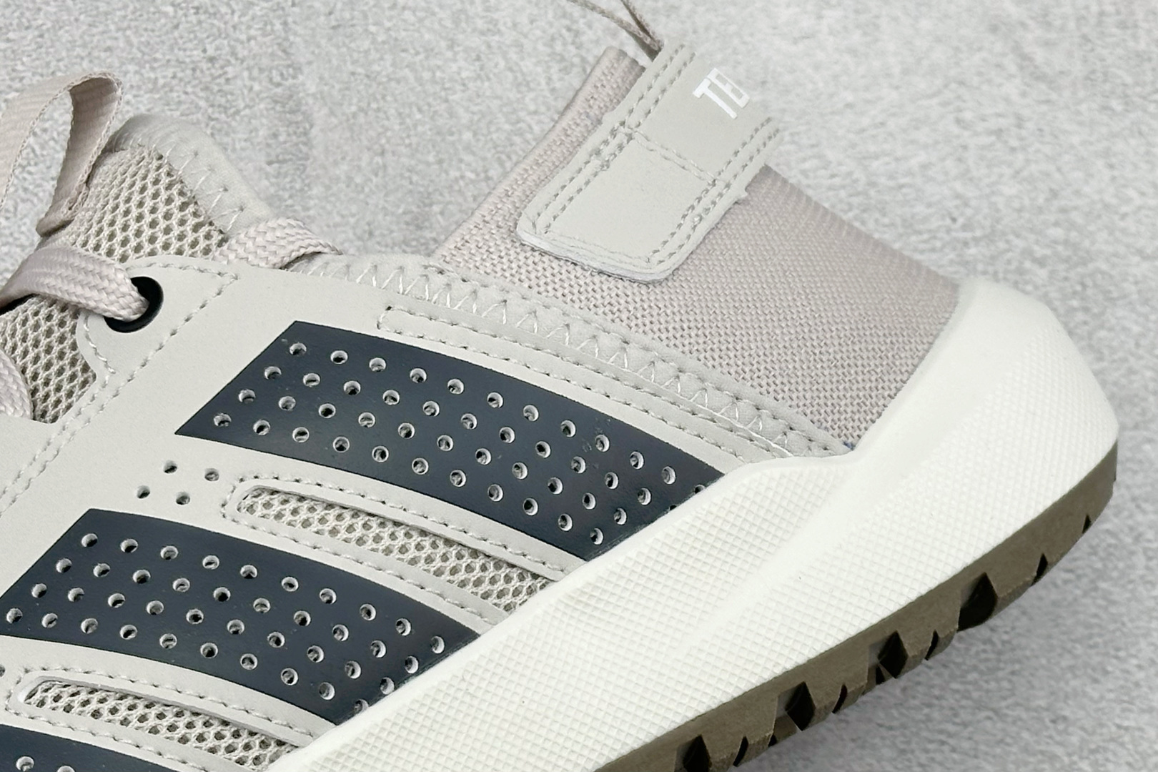 150 Adidas Terrex Daroga 25 阿迪达斯 户外休闲运动鞋 HP7134-Chinese UA Cheap High Quatity Brand Clothes Bags handbags Sneakers wholesale wholesaler seller from China Factory suppliers Fashion Clothing Shoes best Quality Beautiful Price 150 Adidas Terrex Daroga 25 阿迪达斯 户外休闲运动鞋 HP7134