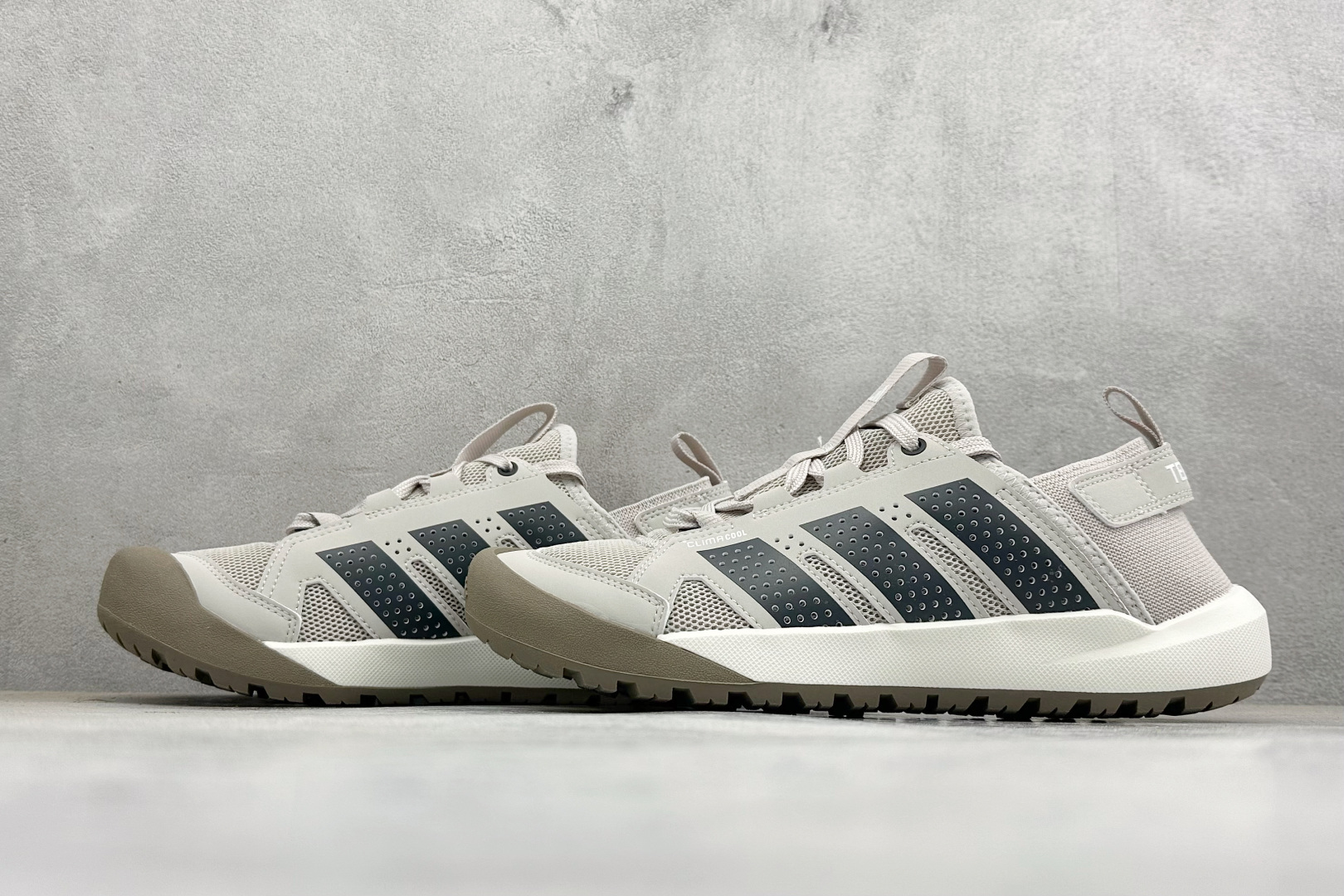 150 Adidas Terrex Daroga 25 阿迪达斯 户外休闲运动鞋 HP7134-Chinese UA Cheap High Quatity Brand Clothes Bags handbags Sneakers wholesale wholesaler seller from China Factory suppliers Fashion Clothing Shoes best Quality Beautiful Price 150 Adidas Terrex Daroga 25 阿迪达斯 户外休闲运动鞋 HP7134