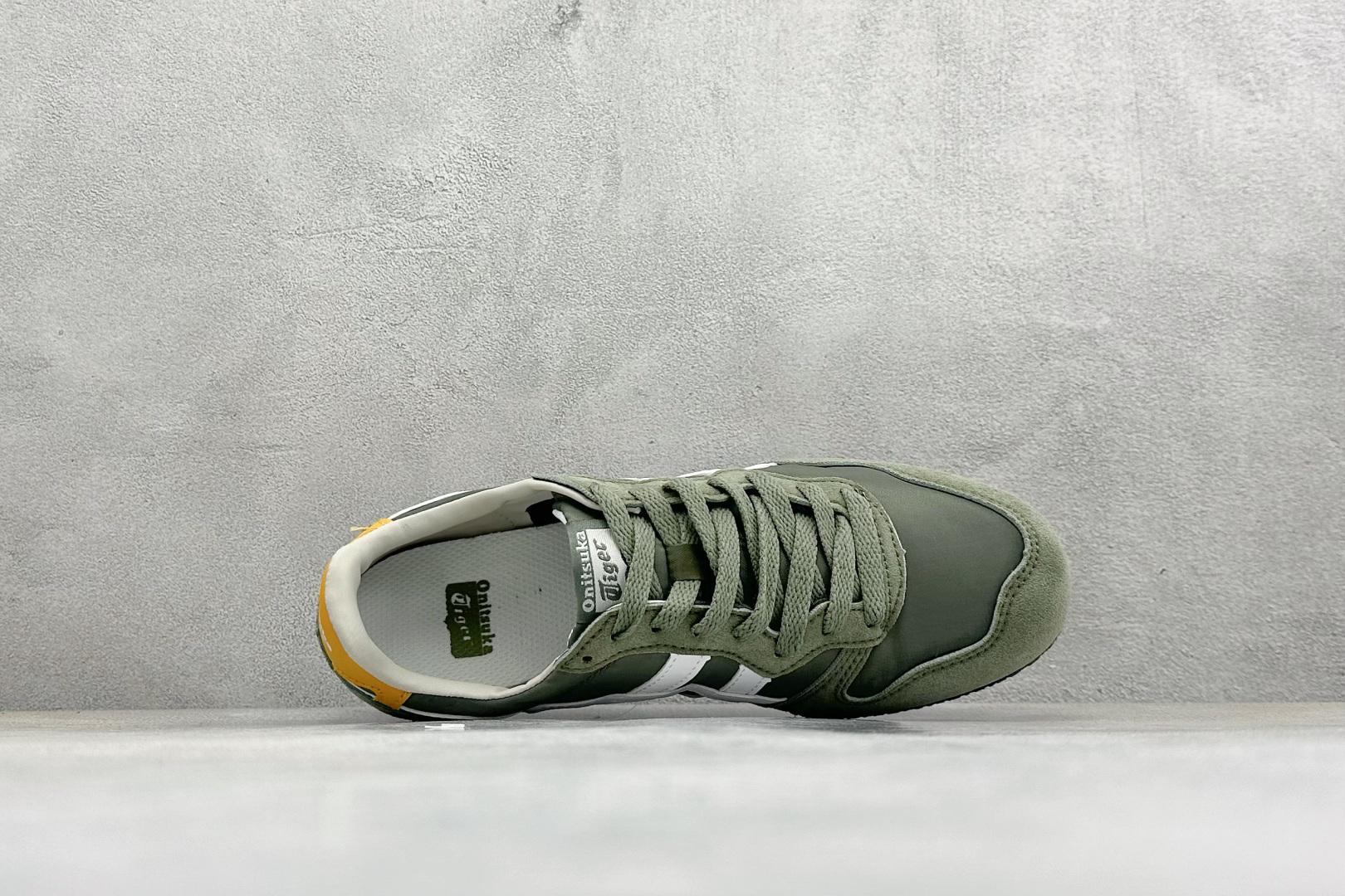150 CH版Onitsuka Serrano 系列 亚瑟士鬼冢虎 复古经典板鞋 1183B400-304