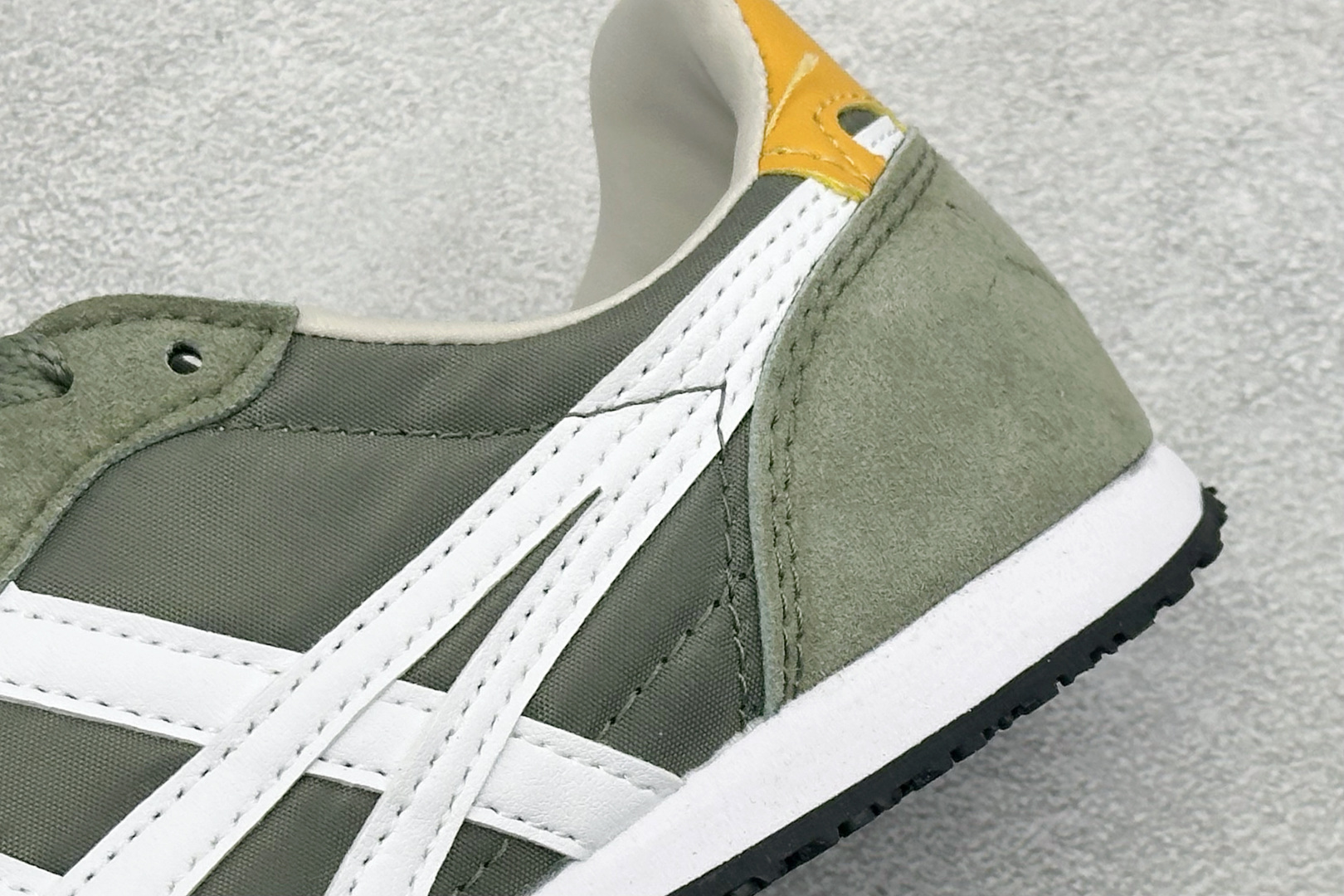 150 CH版Onitsuka Serrano 系列 亚瑟士鬼冢虎 复古经典板鞋 1183B400-304