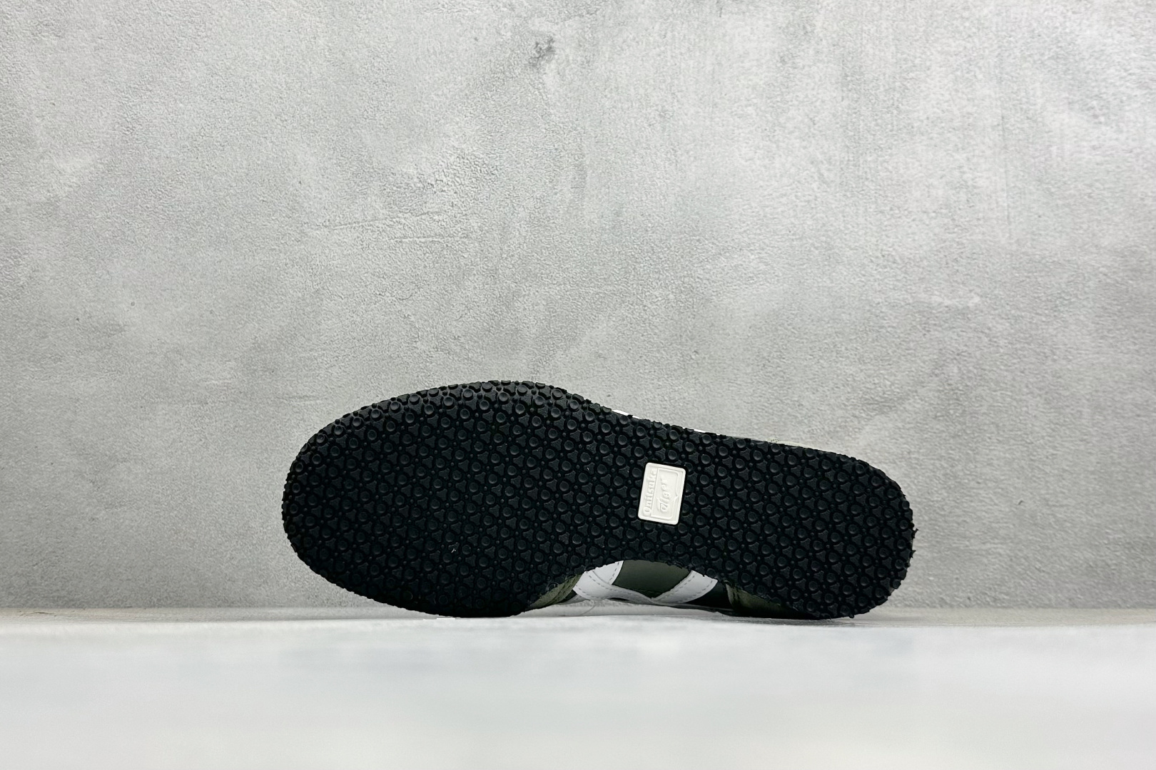 150 CH版Onitsuka Serrano 系列 亚瑟士鬼冢虎 复古经典板鞋 1183B400-304