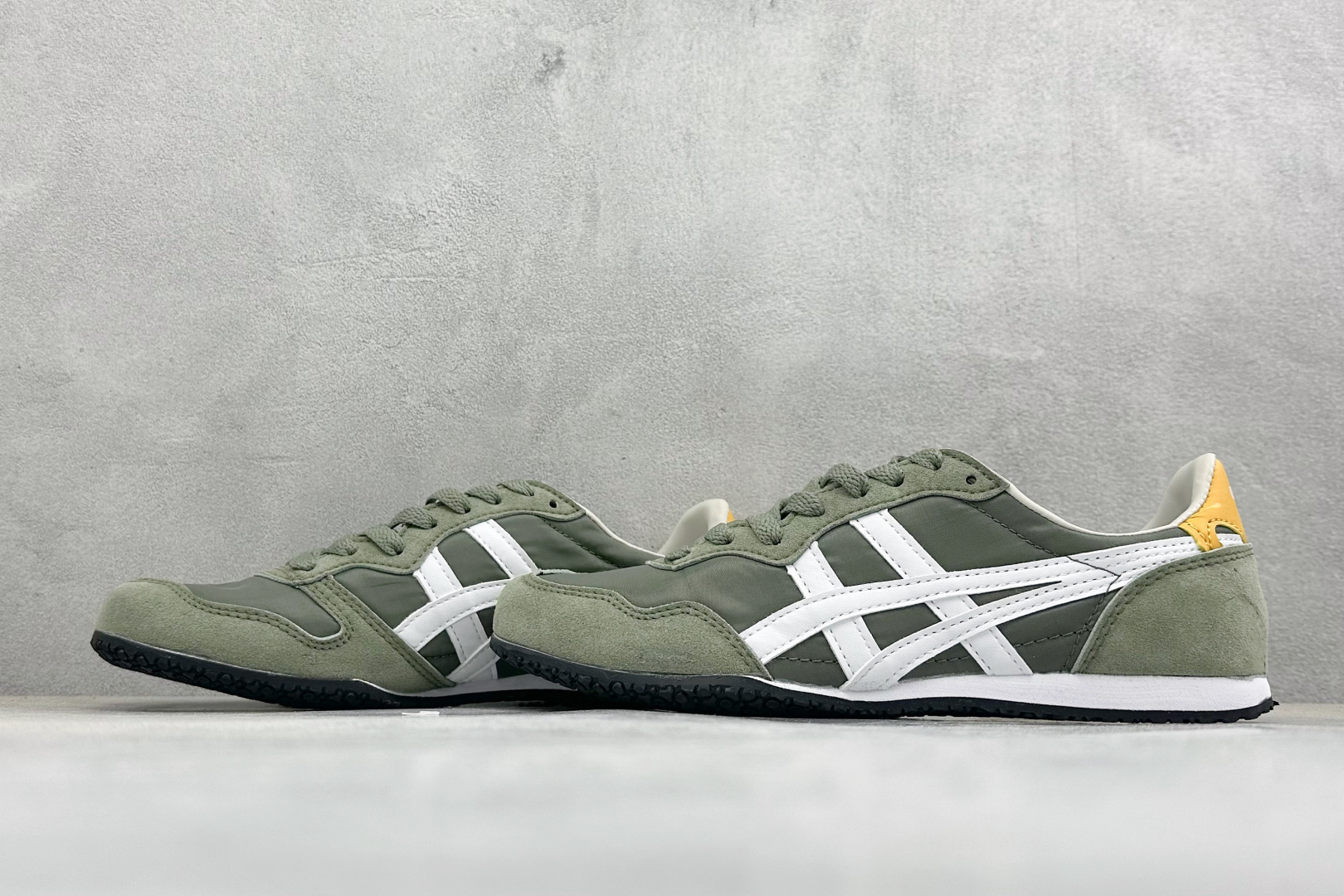 150 CH版Onitsuka Serrano 系列 亚瑟士鬼冢虎 复古经典板鞋 1183B400-304