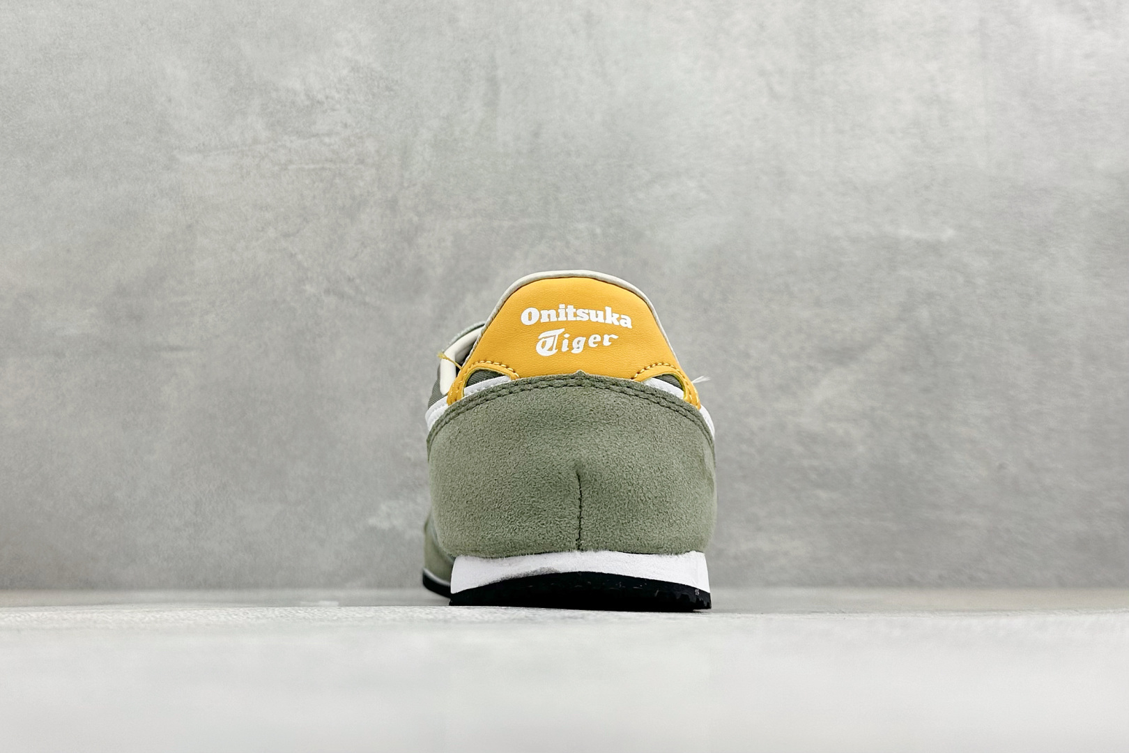 150 CH版Onitsuka Serrano 系列 亚瑟士鬼冢虎 复古经典板鞋 1183B400-304