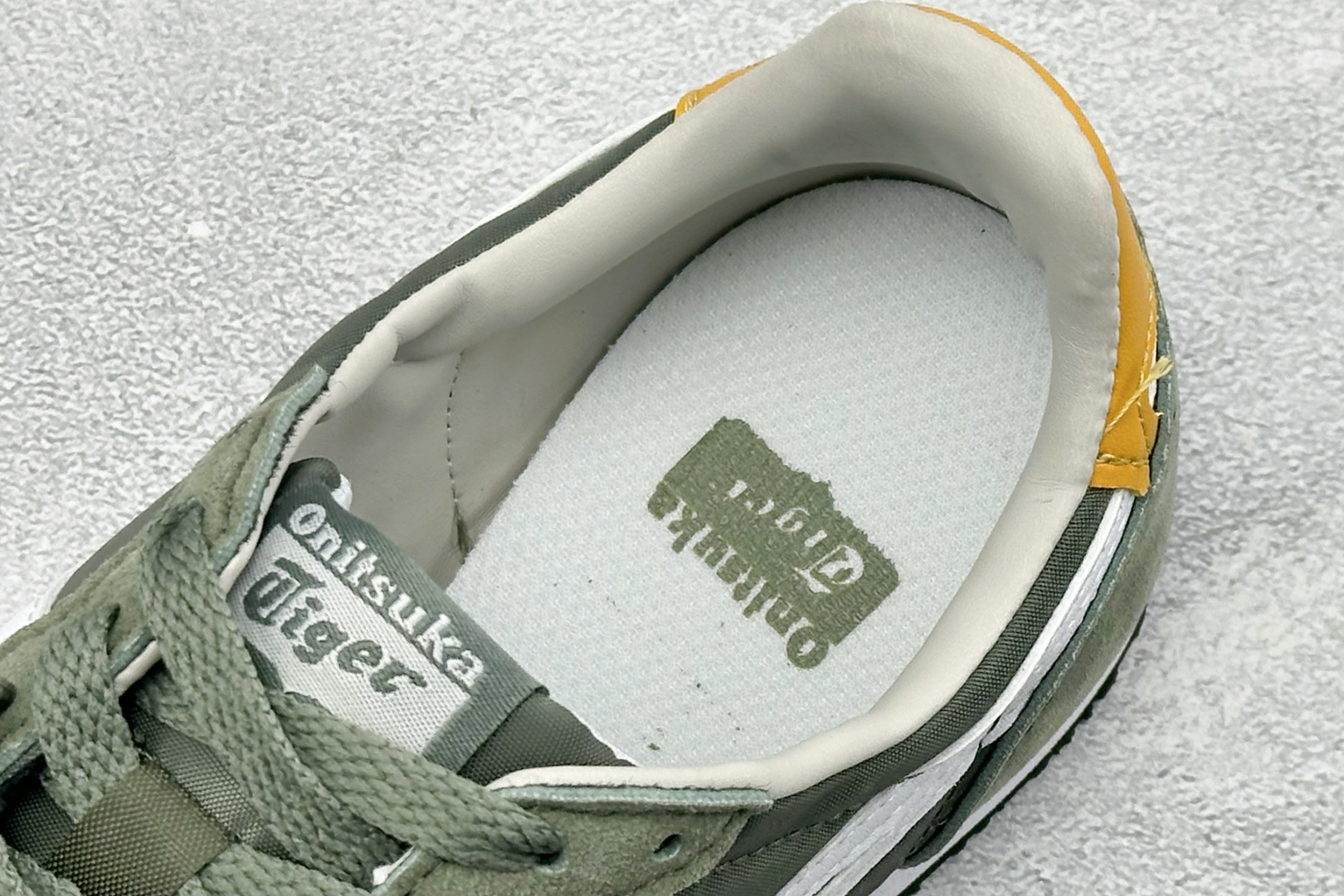 150 CH版Onitsuka Serrano 系列 亚瑟士鬼冢虎 复古经典板鞋 1183B400-304