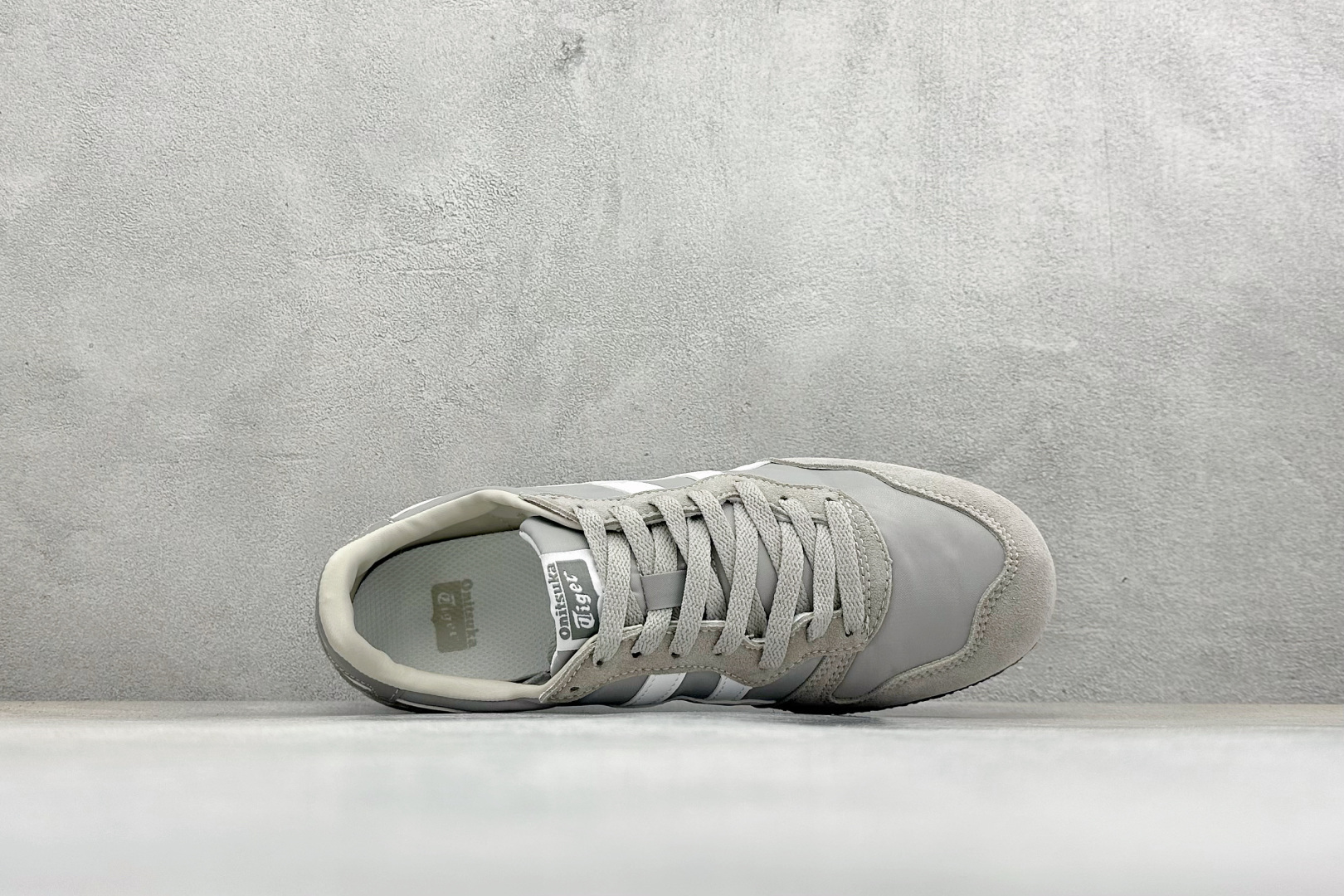 150 CH版Onitsuka Serrano 系列 亚瑟士鬼冢虎 复古经典板鞋 1183B400-002