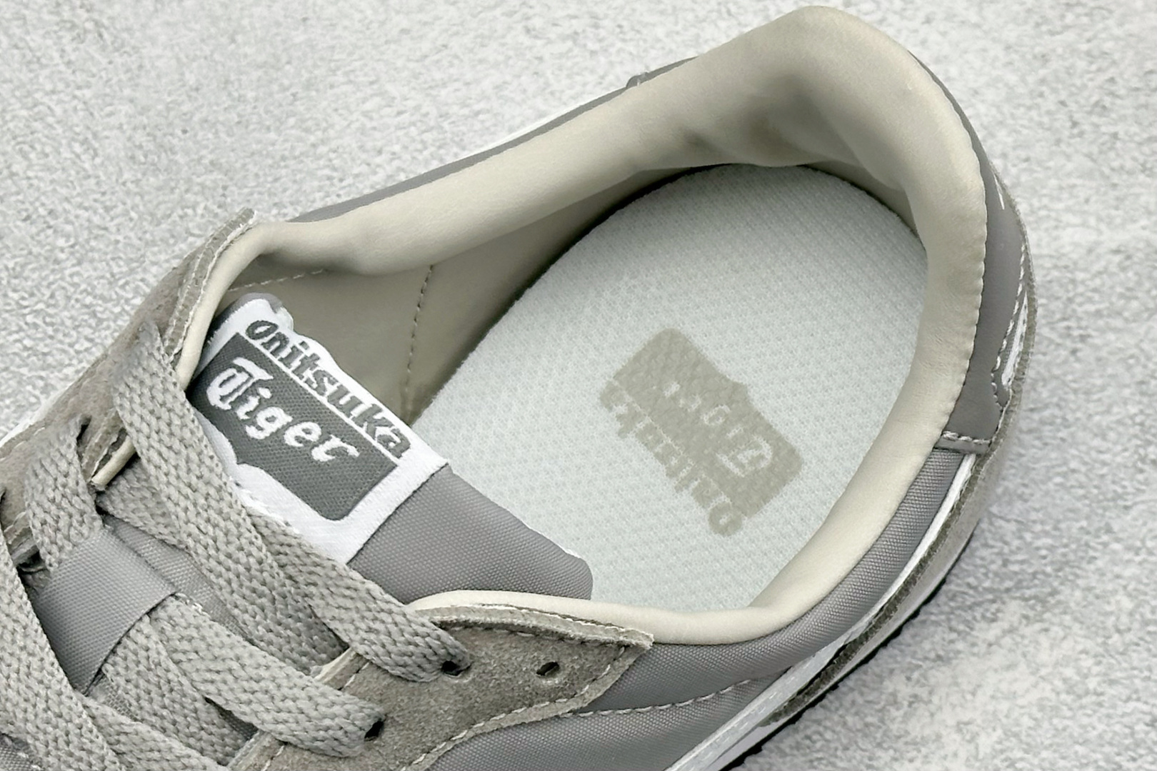 150 CH版Onitsuka Serrano 系列 亚瑟士鬼冢虎 复古经典板鞋 1183B400-002