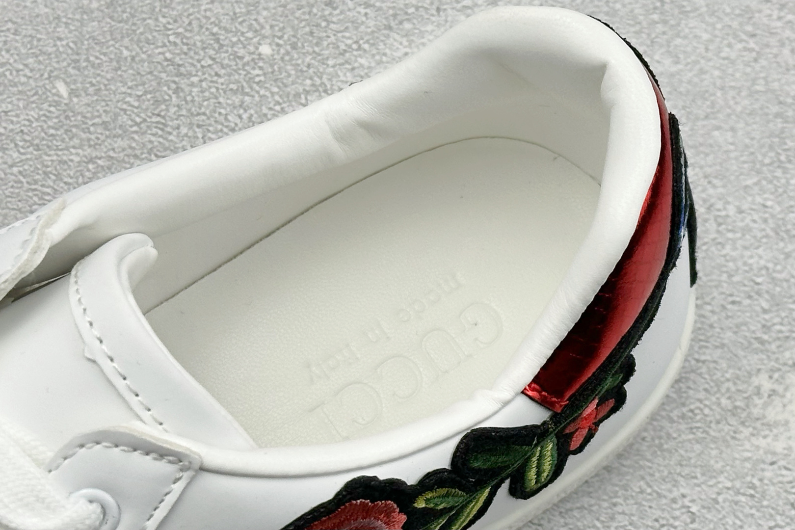 150 Gucci Distressed Screener sneaker古驰板鞋系列 221101485-Chinese UA Cheap High Quatity Brand Clothes Bags handbags Sneakers wholesale wholesaler seller from China Factory suppliers Fashion Clothing Shoes best Quality Beautiful Price 150 Gucci Distressed Screener sneaker古驰板鞋系列 221101485