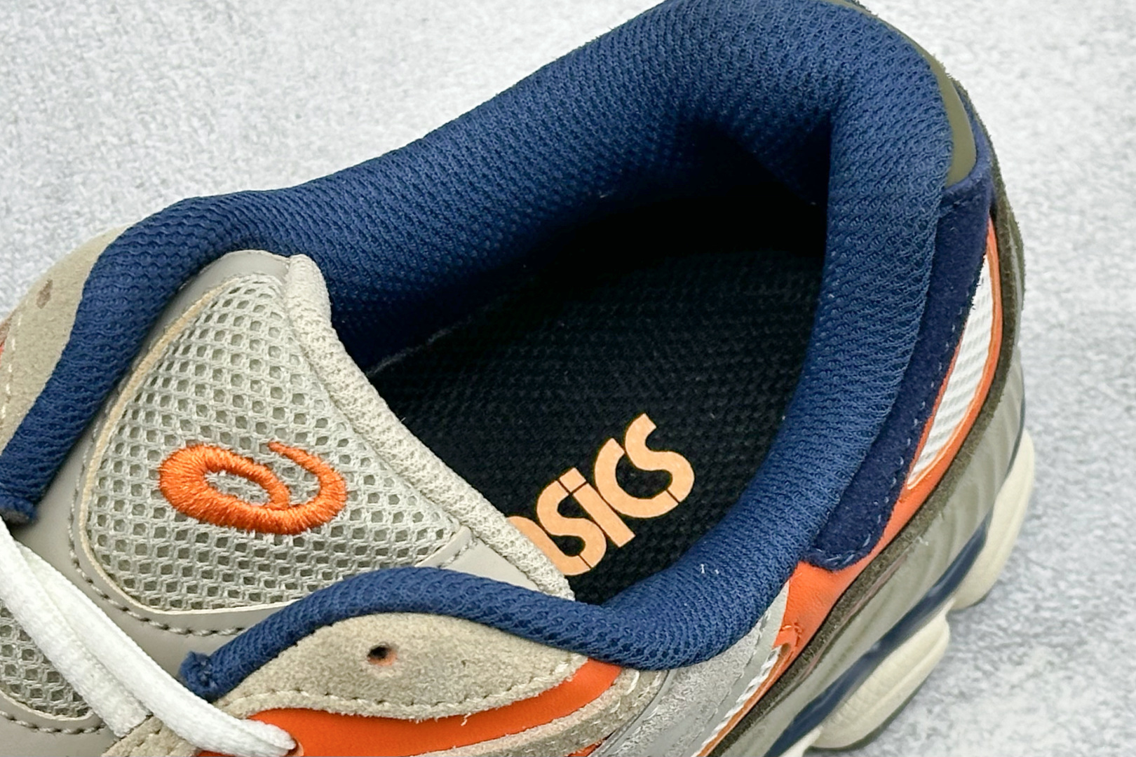 180 ASICS/亚瑟士GEL-N透气网眼鞋面配合部分合成革材质 采用全新AHAR+橡胶材质 更加耐磨 1203A383-108