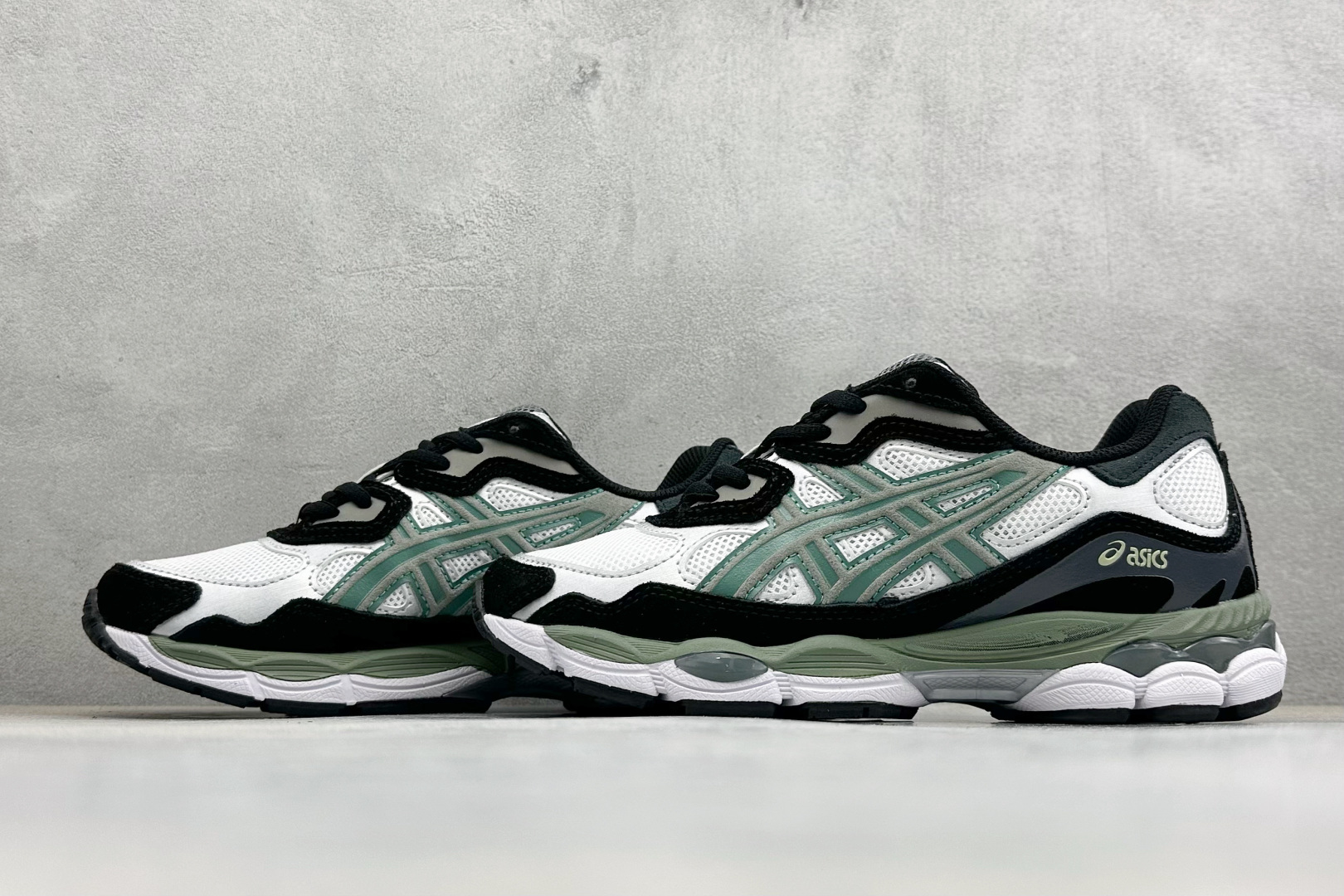 180 ASICS/亚瑟士GEL-N透气网眼鞋面配合部分合成革材质 采用全新AHAR+橡胶材质 更加耐磨 1201A788-101