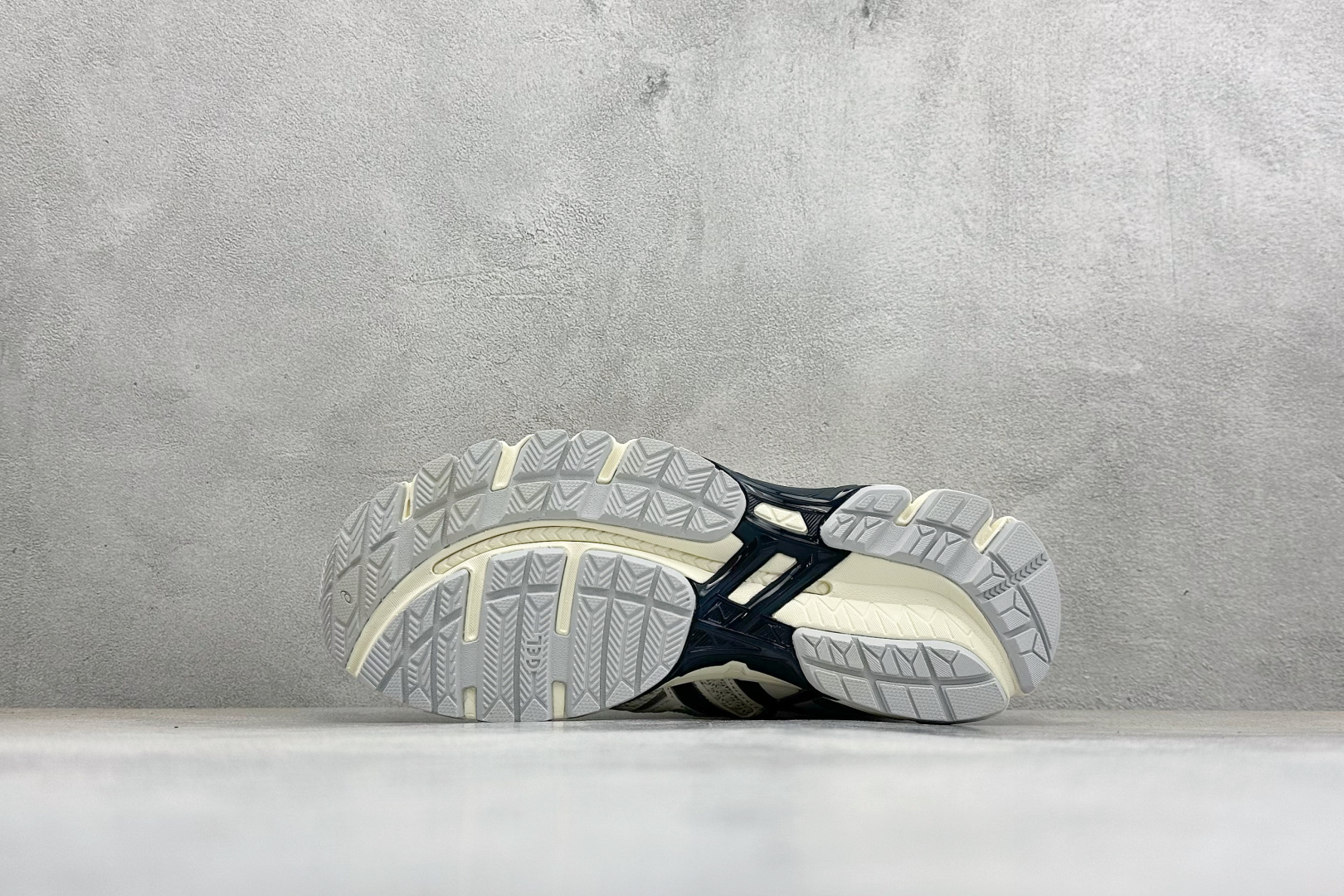 190 XR版Asics Gel-Kayano 20 亚瑟士 舒适百搭耐磨支撑透气 低帮跑步鞋 1203A388-104-Chinese UA Cheap High Quatity Brand Clothes Bags handbags Sneakers wholesale wholesaler seller from China Factory suppliers Fashion Clothing Shoes best Quality Beautiful Price 190 XR版Asics Gel-Kayano 20 亚瑟士 舒适百搭耐磨支撑透气 低帮跑步鞋 1203A388-104