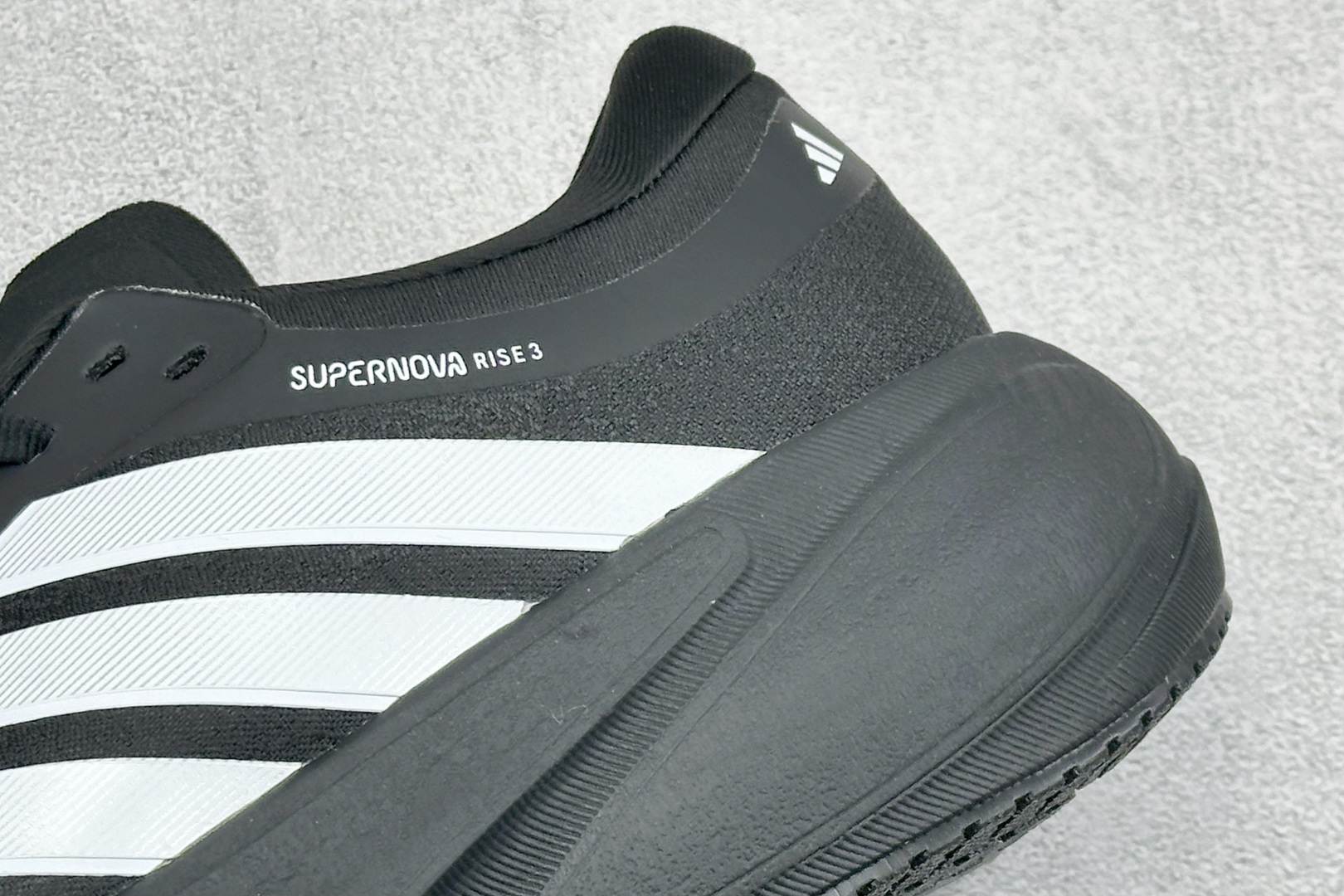 180 TY版Adidas Supernova Rise 3 阿迪达斯 减震回弹 运动透气休闲跑步鞋 JR7588