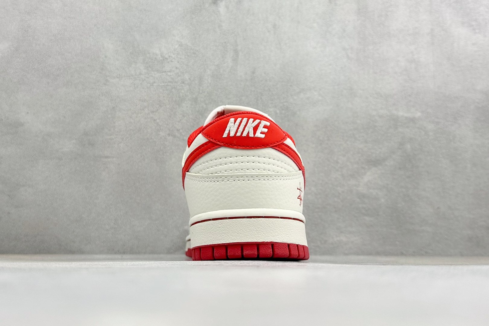 SC版Nike SB Dunk Low x Stussy Hello Kitty 白红 SG6688-011