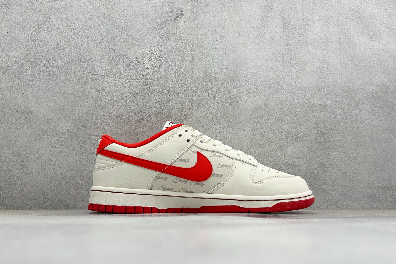 SC版Nike SB Dunk Low x Stussy Hello Kitty 白红 SG6688-011