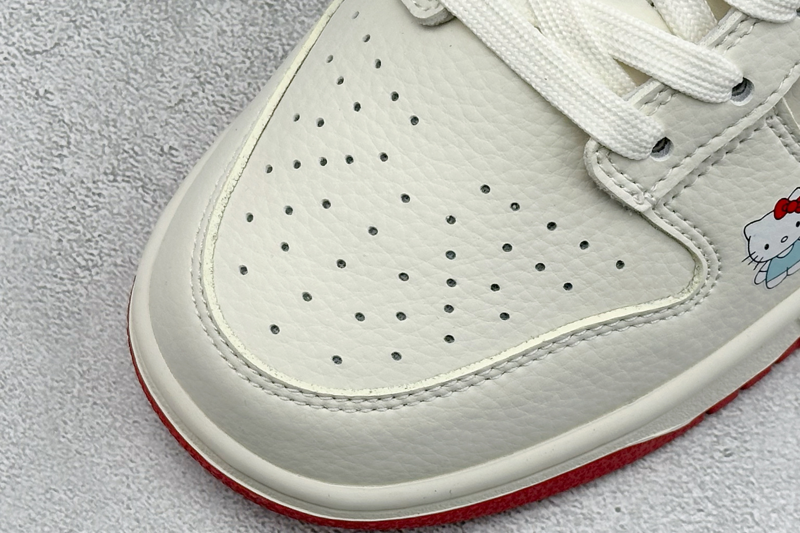 SC版Nike SB Dunk Low x Stussy Hello Kitty 白红 SG6688-011