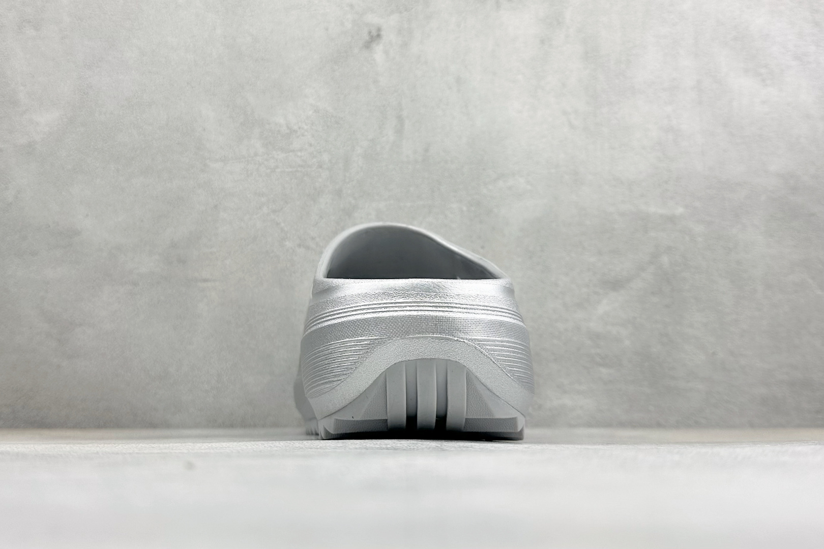 120 Y版Adidas OZWAVE CLozeave CL阿迪达斯 百搭舒适 防磨防滑包头拖鞋 JR6757-Chinese UA Cheap High Quatity Brand Clothes Bags handbags Sneakers wholesale wholesaler seller from China Factory suppliers Fashion Clothing Shoes best Quality Beautiful Price 120 Y版Adidas OZWAVE CLozeave CL阿迪达斯 百搭舒适 防磨防滑包头拖鞋 JR6757
