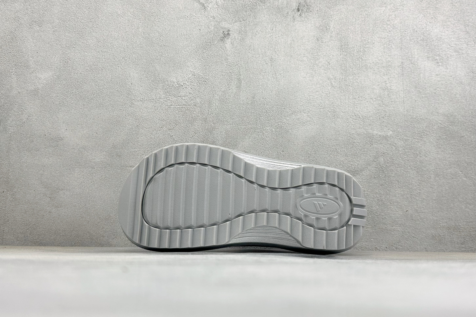 120 Y版Adidas OZWAVE CLozeave CL阿迪达斯 百搭舒适 防磨防滑包头拖鞋 JR6757-Chinese UA Cheap High Quatity Brand Clothes Bags handbags Sneakers wholesale wholesaler seller from China Factory suppliers Fashion Clothing Shoes best Quality Beautiful Price 120 Y版Adidas OZWAVE CLozeave CL阿迪达斯 百搭舒适 防磨防滑包头拖鞋 JR6757