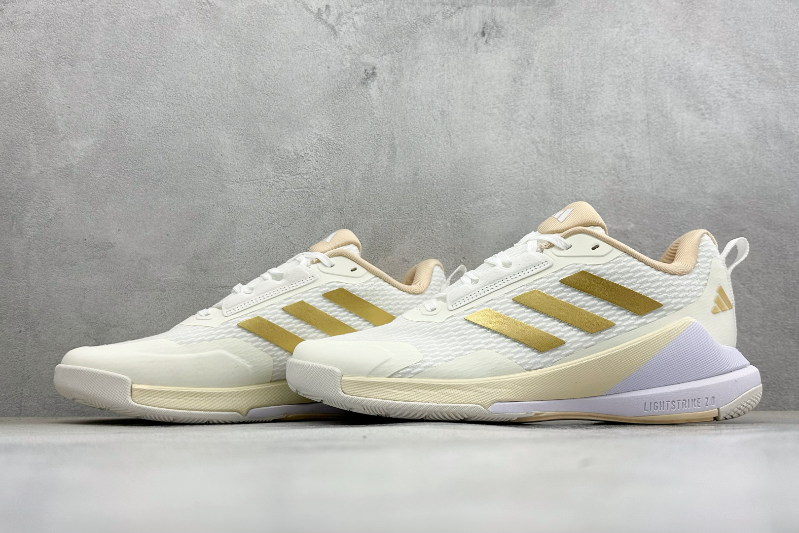 210 Adidas Novaflight 2 简约舒适 防滑耐磨 低帮训练跑鞋 HP7026-Chinese UA Cheap High Quatity Brand Clothes Bags handbags Sneakers wholesale wholesaler seller from China Factory suppliers Fashion Clothing Shoes best Quality Beautiful Price 210 Adidas Novaflight 2 简约舒适 防滑耐磨 低帮训练跑鞋 HP7026