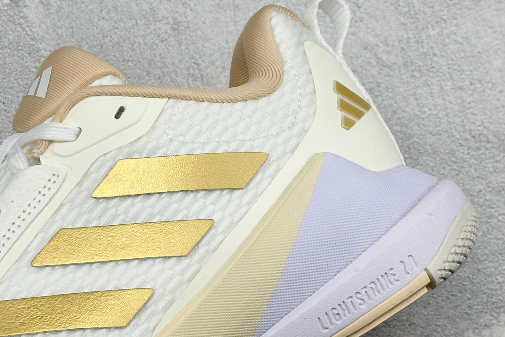 210 Adidas Novaflight 2 简约舒适 防滑耐磨 低帮训练跑鞋 HP7026-Chinese UA Cheap High Quatity Brand Clothes Bags handbags Sneakers wholesale wholesaler seller from China Factory suppliers Fashion Clothing Shoes best Quality Beautiful Price 210 Adidas Novaflight 2 简约舒适 防滑耐磨 低帮训练跑鞋 HP7026