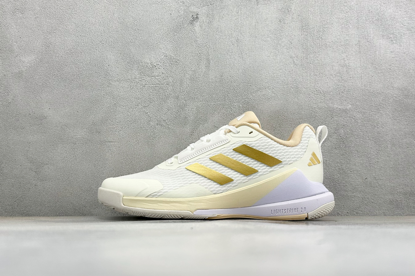 210 Adidas Novaflight 2 简约舒适 防滑耐磨 低帮训练跑鞋 HP7026-Chinese UA Cheap High Quatity Brand Clothes Bags handbags Sneakers wholesale wholesaler seller from China Factory suppliers Fashion Clothing Shoes best Quality Beautiful Price 210 Adidas Novaflight 2 简约舒适 防滑耐磨 低帮训练跑鞋 HP7026