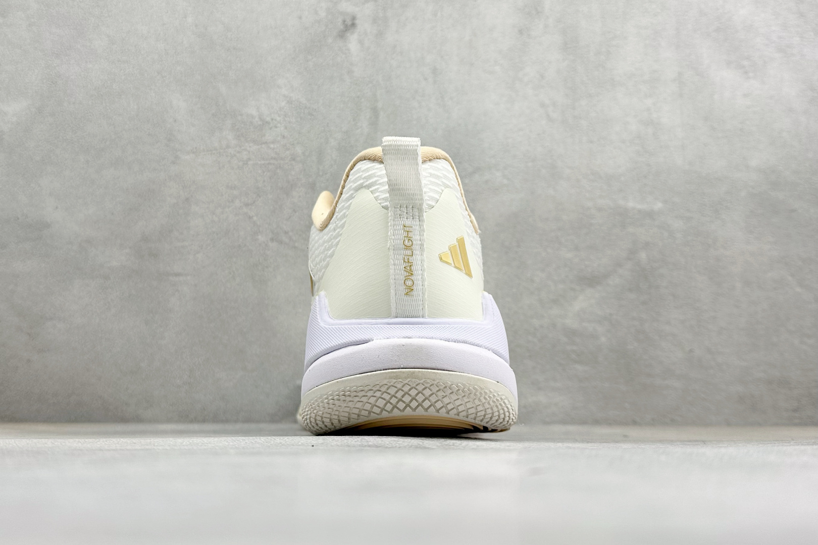 210 Adidas Novaflight 2 简约舒适 防滑耐磨 低帮训练跑鞋 HP7026-Chinese UA Cheap High Quatity Brand Clothes Bags handbags Sneakers wholesale wholesaler seller from China Factory suppliers Fashion Clothing Shoes best Quality Beautiful Price 210 Adidas Novaflight 2 简约舒适 防滑耐磨 低帮训练跑鞋 HP7026
