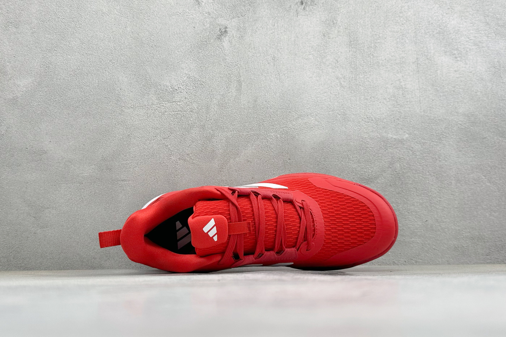 210 Adidas Novaflight 2 简约舒适 防滑耐磨 低帮训练跑鞋 IH5553