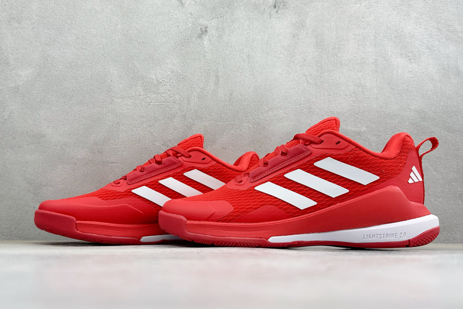 210 Adidas Novaflight 2 简约舒适 防滑耐磨 低帮训练跑鞋 IH5553