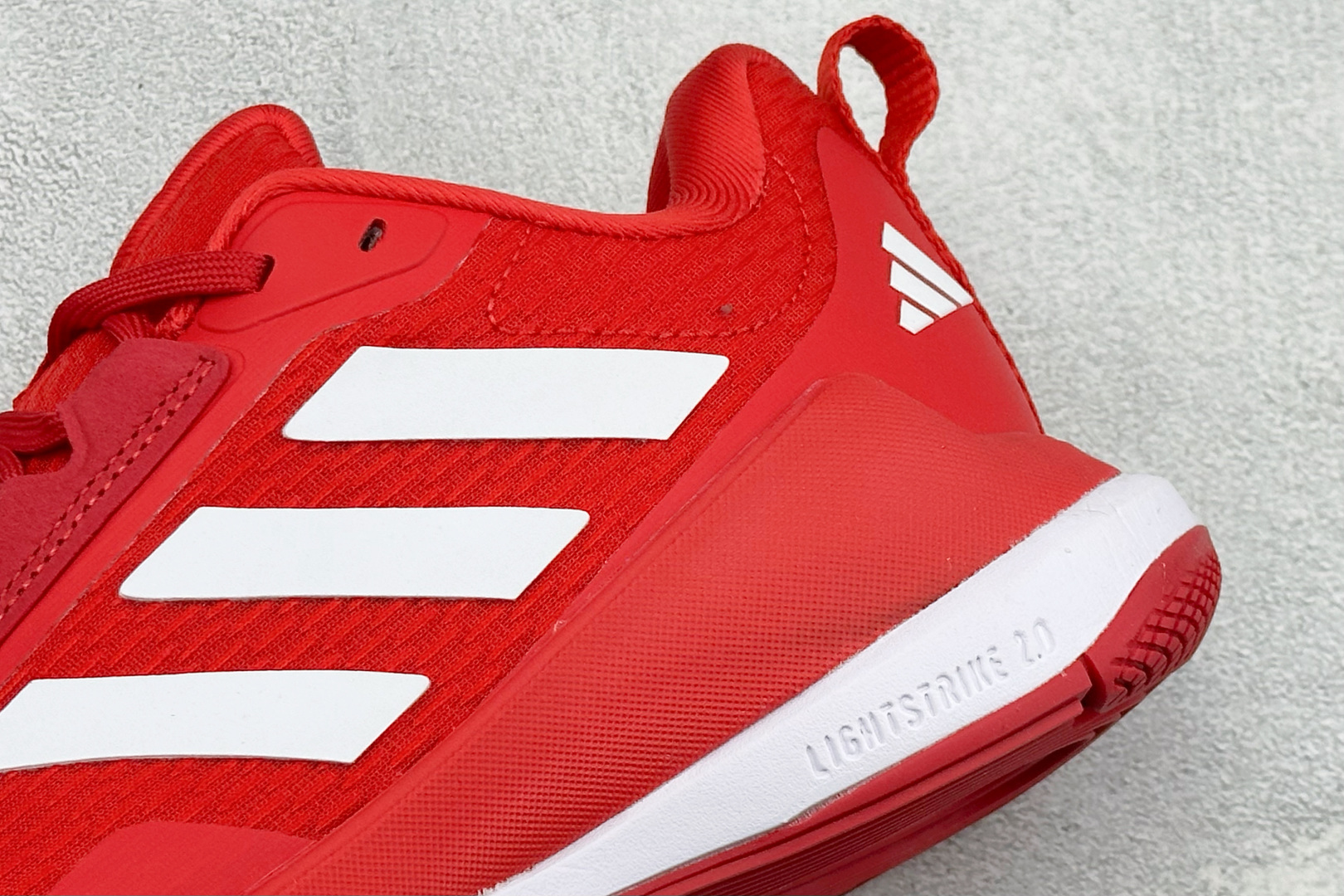 210 Adidas Novaflight 2 简约舒适 防滑耐磨 低帮训练跑鞋 IH5553