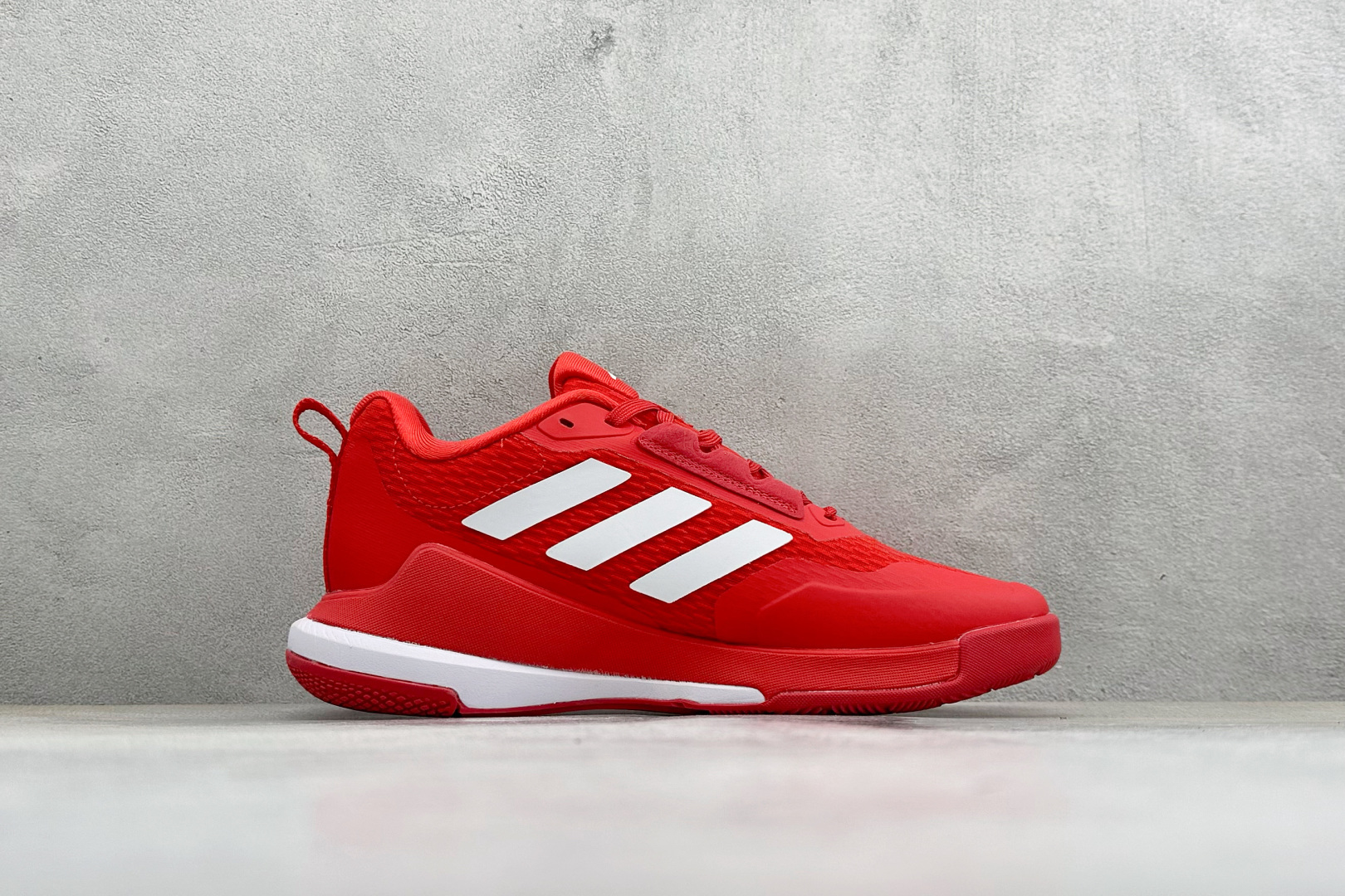 210 Adidas Novaflight 2 简约舒适 防滑耐磨 低帮训练跑鞋 IH5553