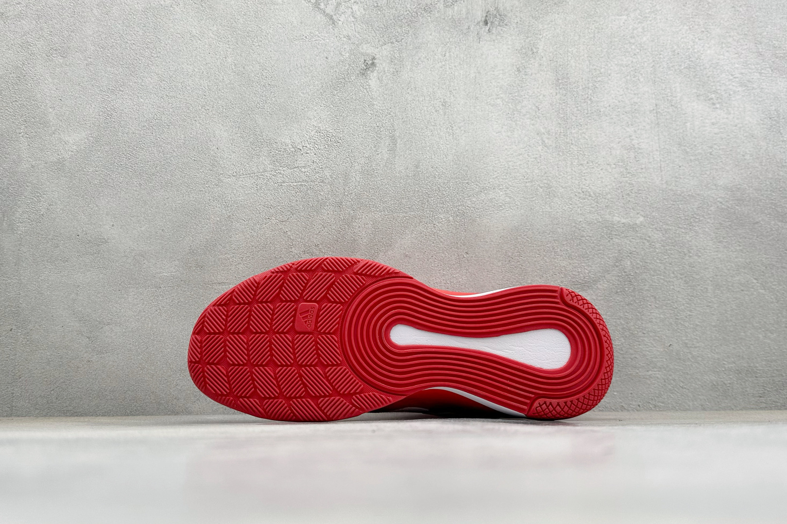 210 Adidas Novaflight 2 简约舒适 防滑耐磨 低帮训练跑鞋 IH5553
