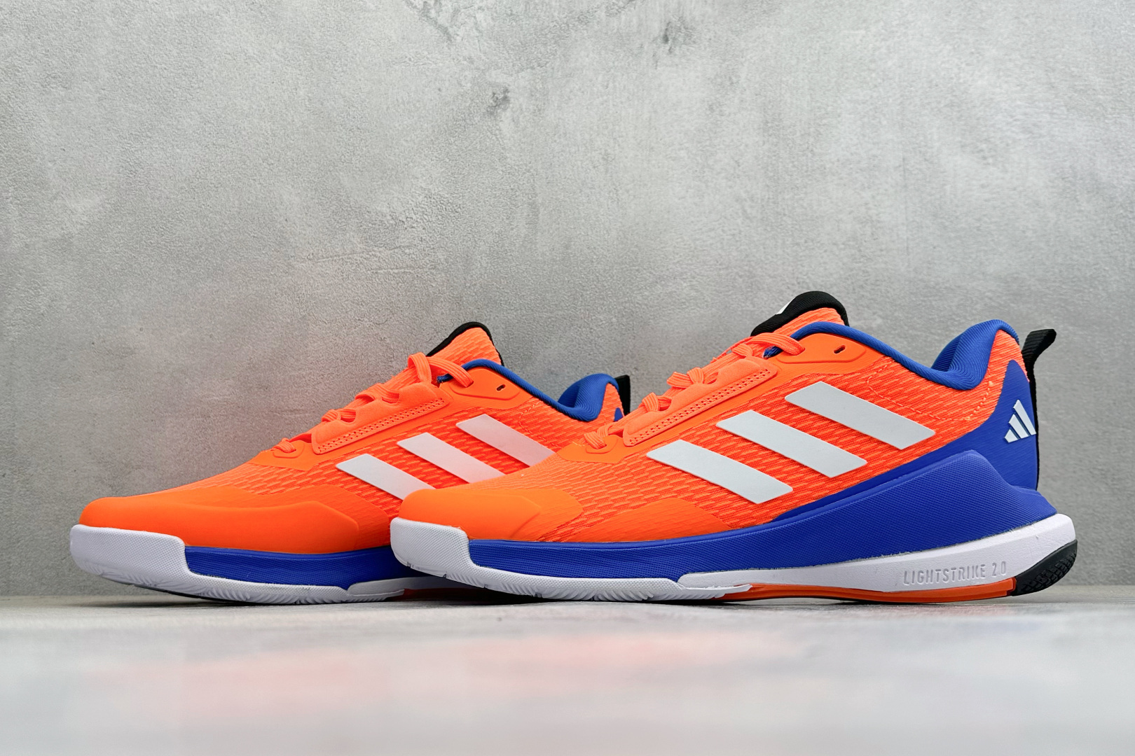 210 Adidas Novaflight 2 简约舒适 防滑耐磨 低帮训练跑鞋 JP7272