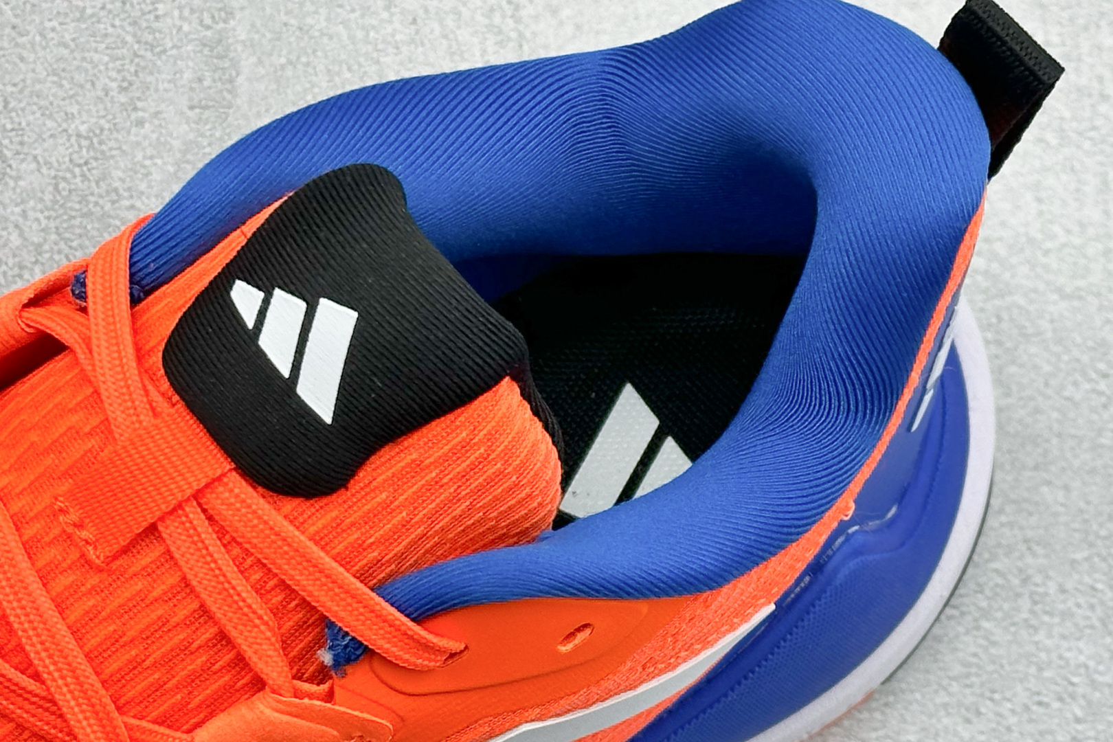 210 Adidas Novaflight 2 简约舒适 防滑耐磨 低帮训练跑鞋 JP7272
