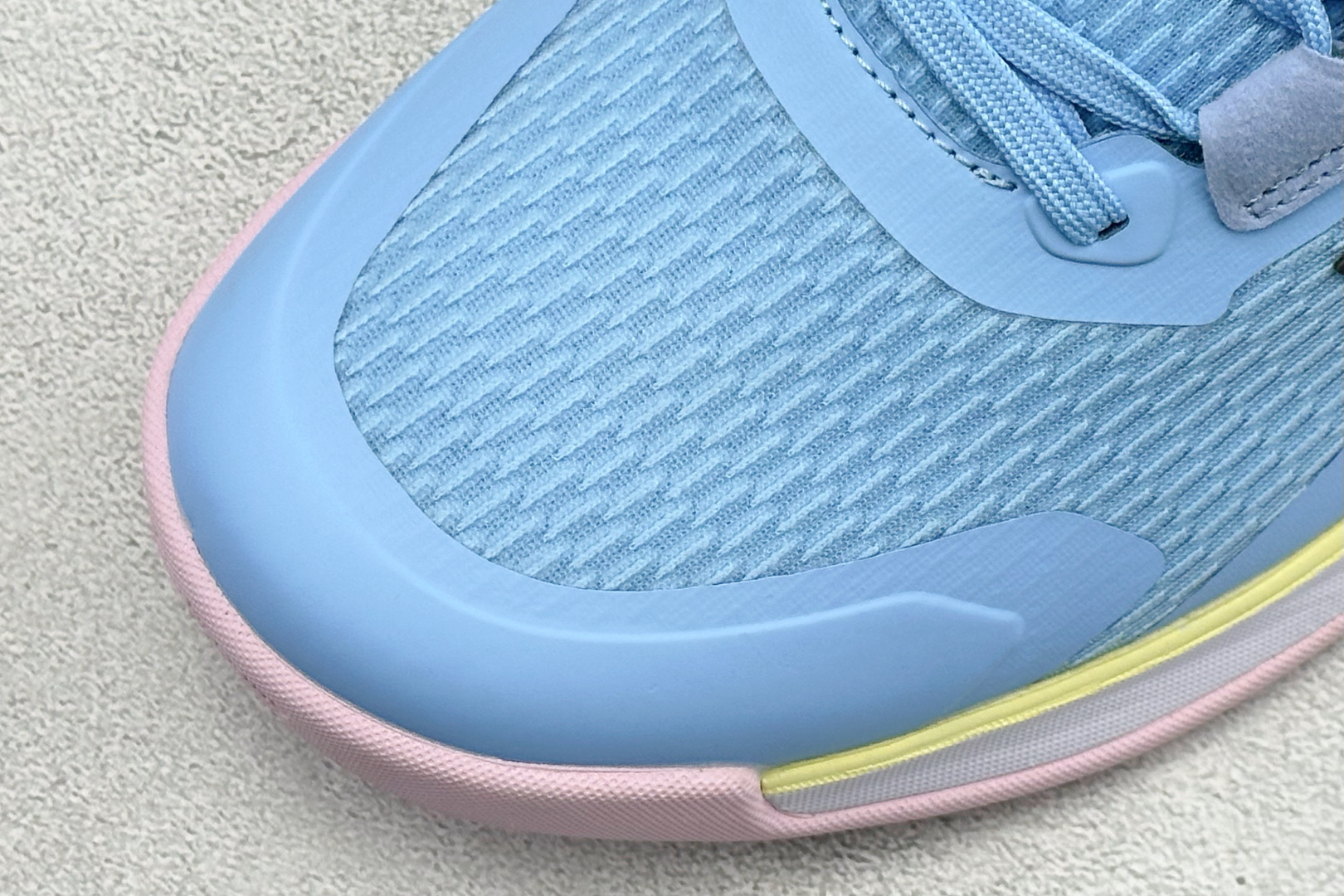 210 Adidas Novaflight 2 简约舒适 防滑耐磨 低帮训练跑鞋 JQ3601