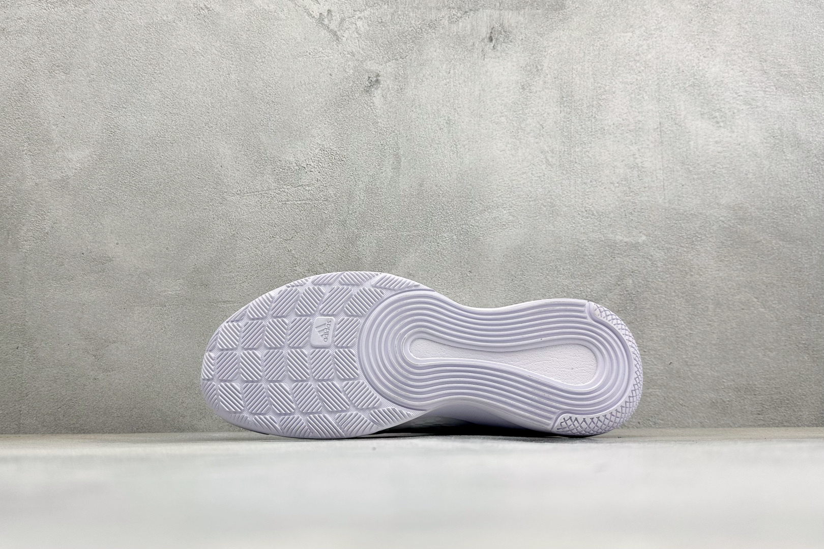 210 Adidas Novaflight 2 简约舒适 防滑耐磨 低帮训练跑鞋 IG1609