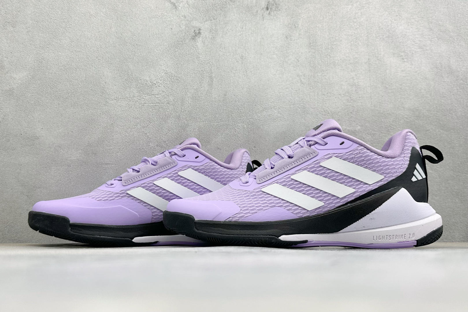 210 Adidas Novaflight 2 简约舒适 防滑耐磨 低帮训练跑鞋 JP9761