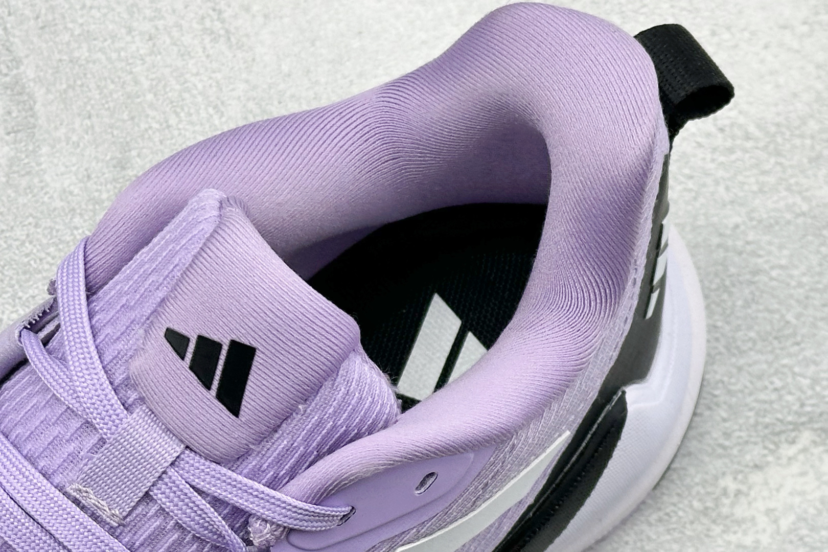 210 Adidas Novaflight 2 简约舒适 防滑耐磨 低帮训练跑鞋 JP9761