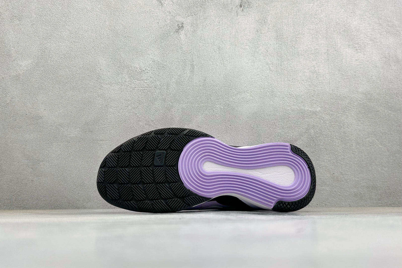 210 Adidas Novaflight 2 简约舒适 防滑耐磨 低帮训练跑鞋 JP9761
