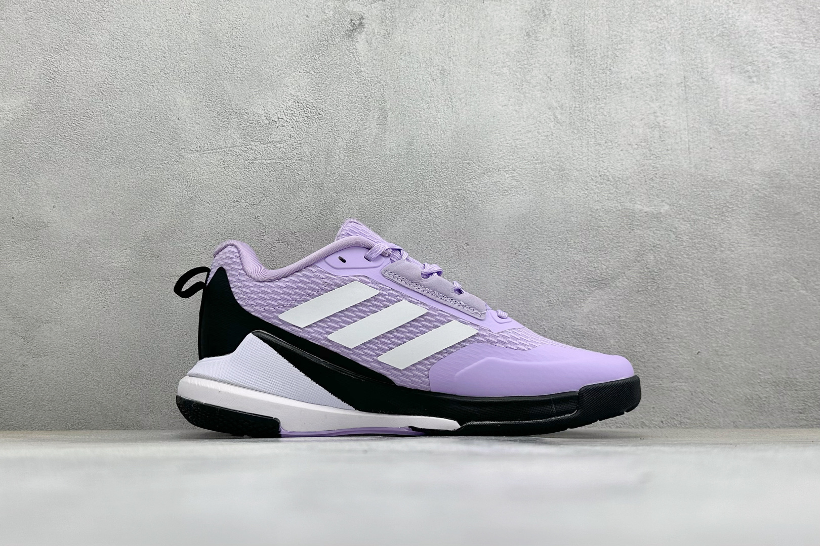 210 Adidas Novaflight 2 简约舒适 防滑耐磨 低帮训练跑鞋 JP9761