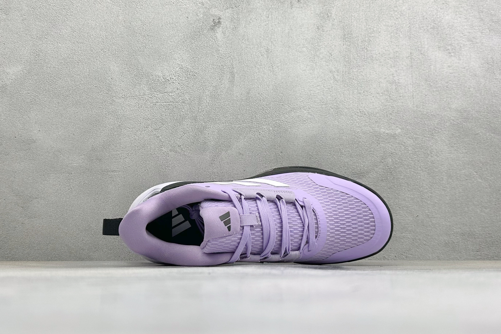 210 Adidas Novaflight 2 简约舒适 防滑耐磨 低帮训练跑鞋 JP9761