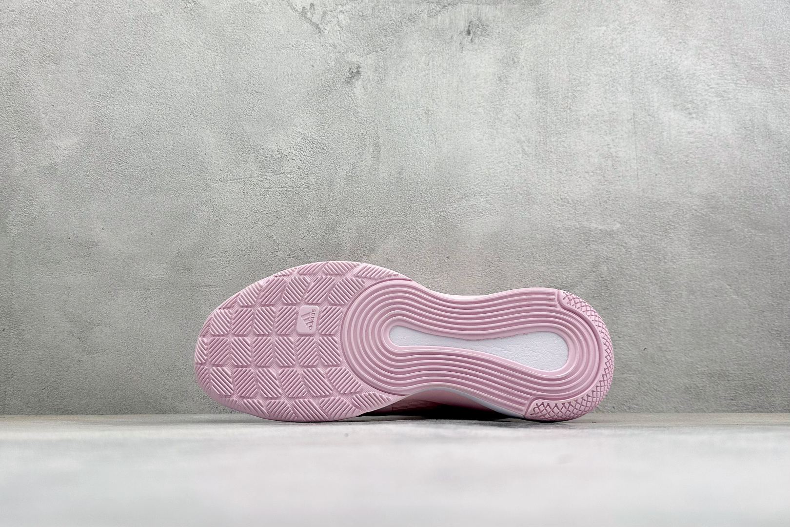 210 Adidas Novaflight 2 简约舒适 防滑耐磨 低帮训练跑鞋 IH8117