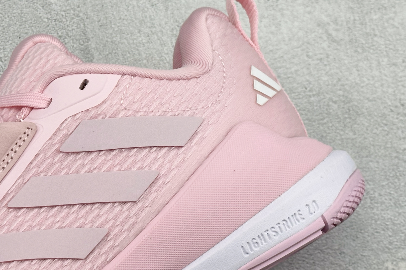 210 Adidas Novaflight 2 简约舒适 防滑耐磨 低帮训练跑鞋 IH8117