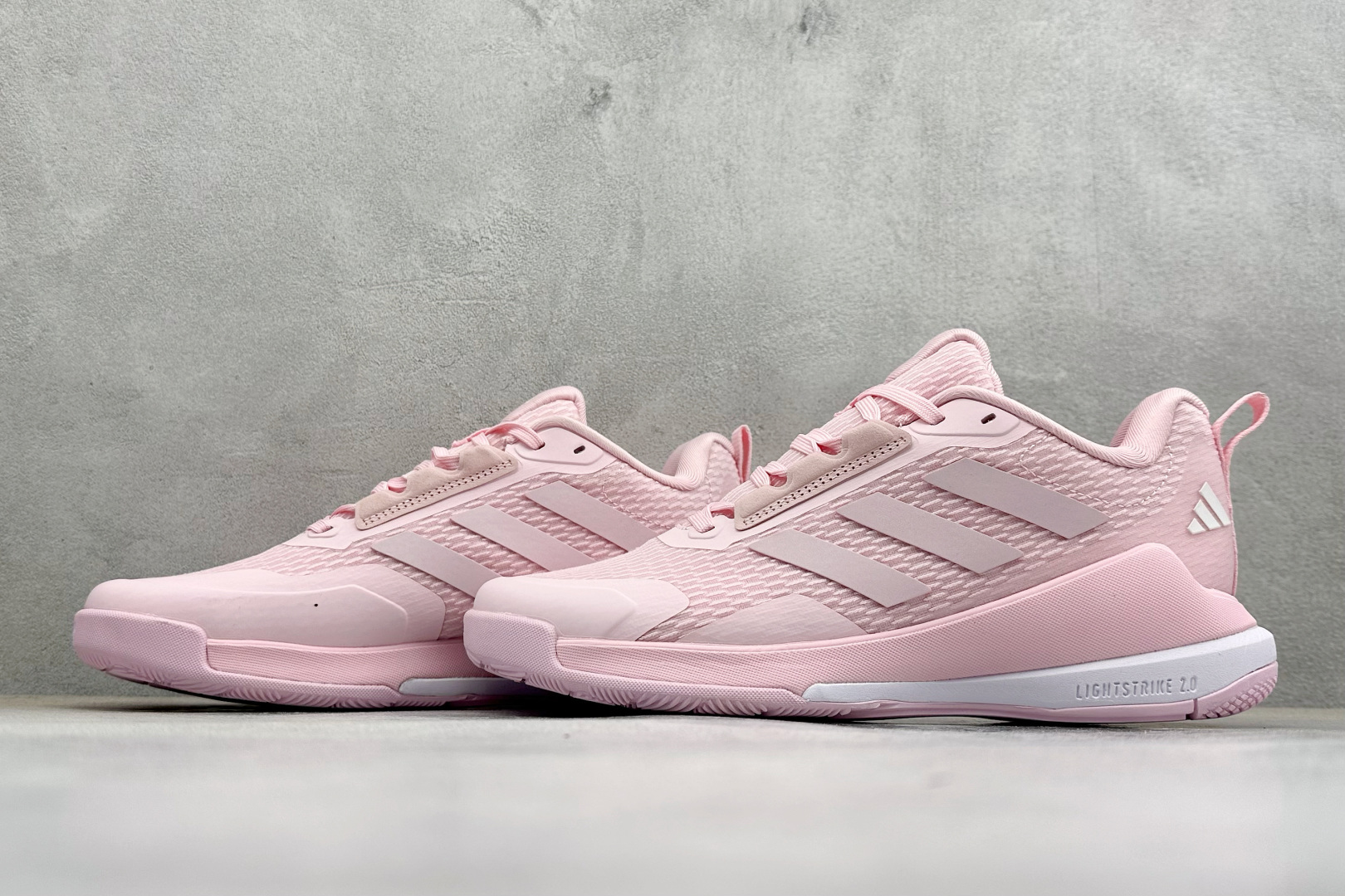 210 Adidas Novaflight 2 简约舒适 防滑耐磨 低帮训练跑鞋 IH8117