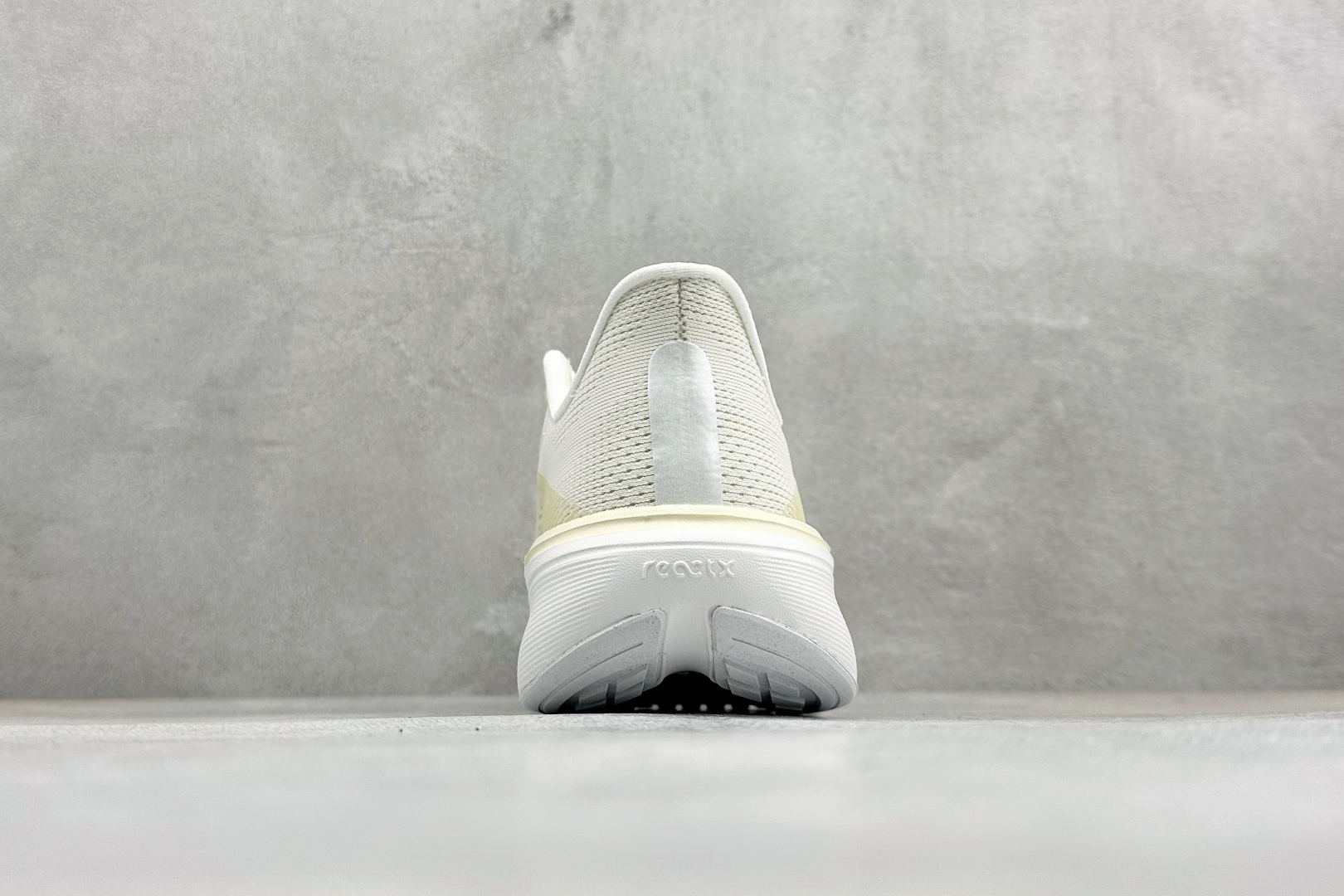 Nike Air Zoom Pegasus 42 耐克网面透气轻便耐磨跑鞋 IB1881-106