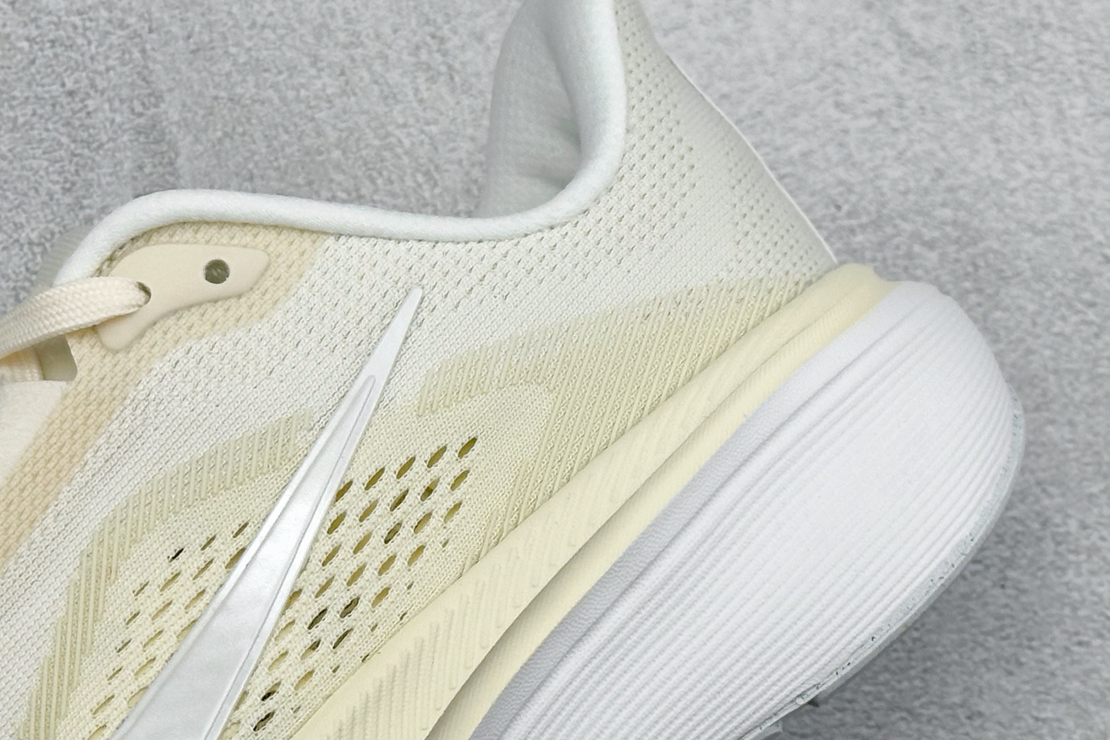 Nike Air Zoom Pegasus 42 耐克网面透气轻便耐磨跑鞋 IB1881-106
