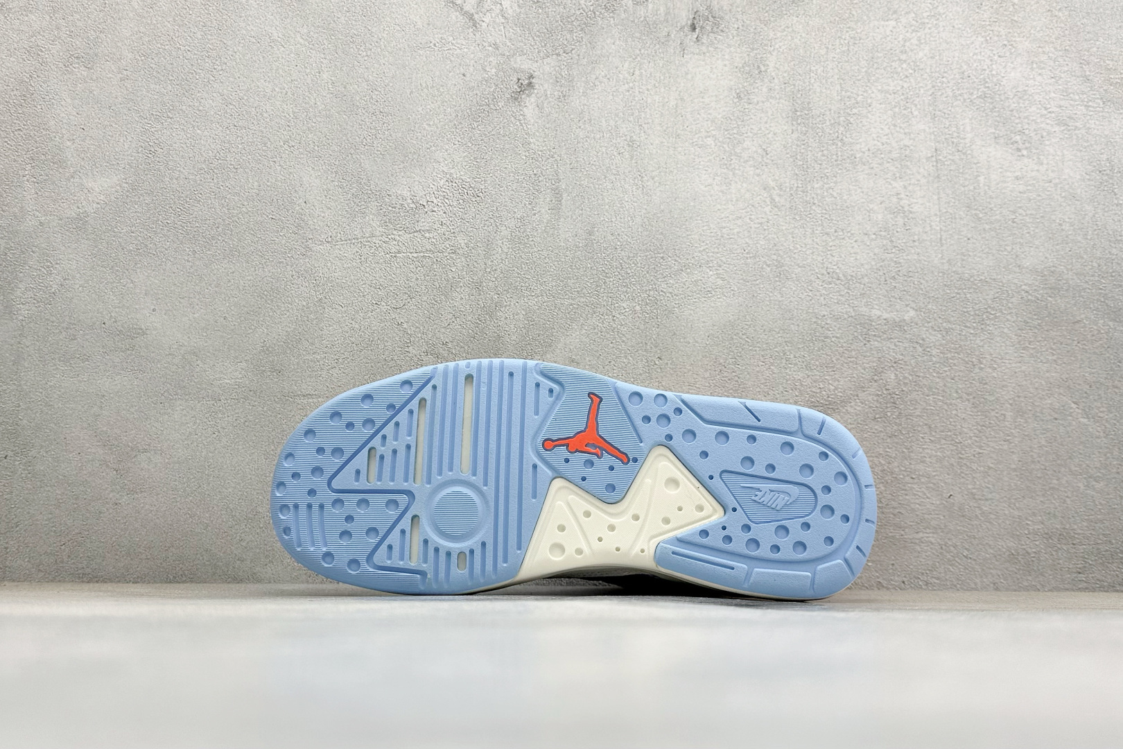 AD版Jordan CMFT ERA 舒适简约低帮运动板鞋 HJ6778-100
