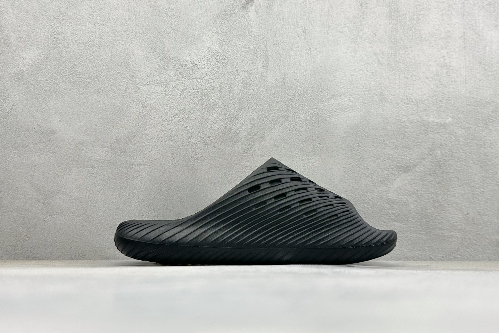 Y版AD adiFOM Superstar MULE 一字拖 产品基于标志性 Superstar 鞋款轮廓的同时-Top High Quatity Cheap Sneakers Fashion Clothing Clothes Bags handbags Shoes of all Brand wholesale With The best Quality And Beautiful Price from China Factory Chinese suppliers wholesaler seller Y版AD adiFOM Superstar MULE 一字拖 产品基于标志性 Superstar 鞋款轮廓的同时