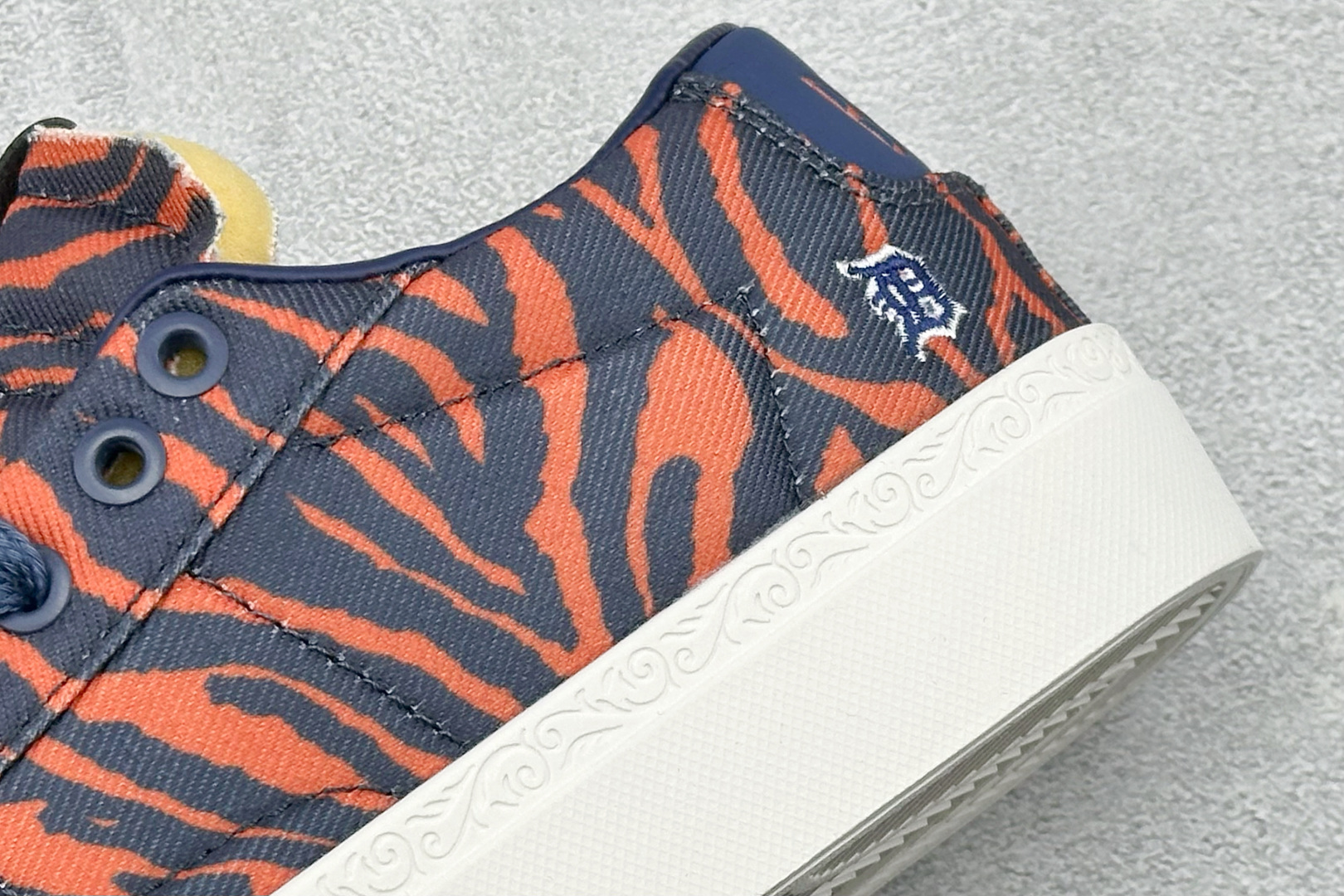 PG版Devin Booker x Nike Blazer Low Detroit Tigers 布克联名 HQ2054-801-Top High Quatity Cheap Sneakers Fashion Clothing Clothes Bags handbags Shoes of all Brand wholesale With The best Quality And Beautiful Price from China Factory Chinese suppliers wholesaler seller PG版Devin Booker x Nike Blazer Low Detroit Tigers 布克联名 HQ2054-801
