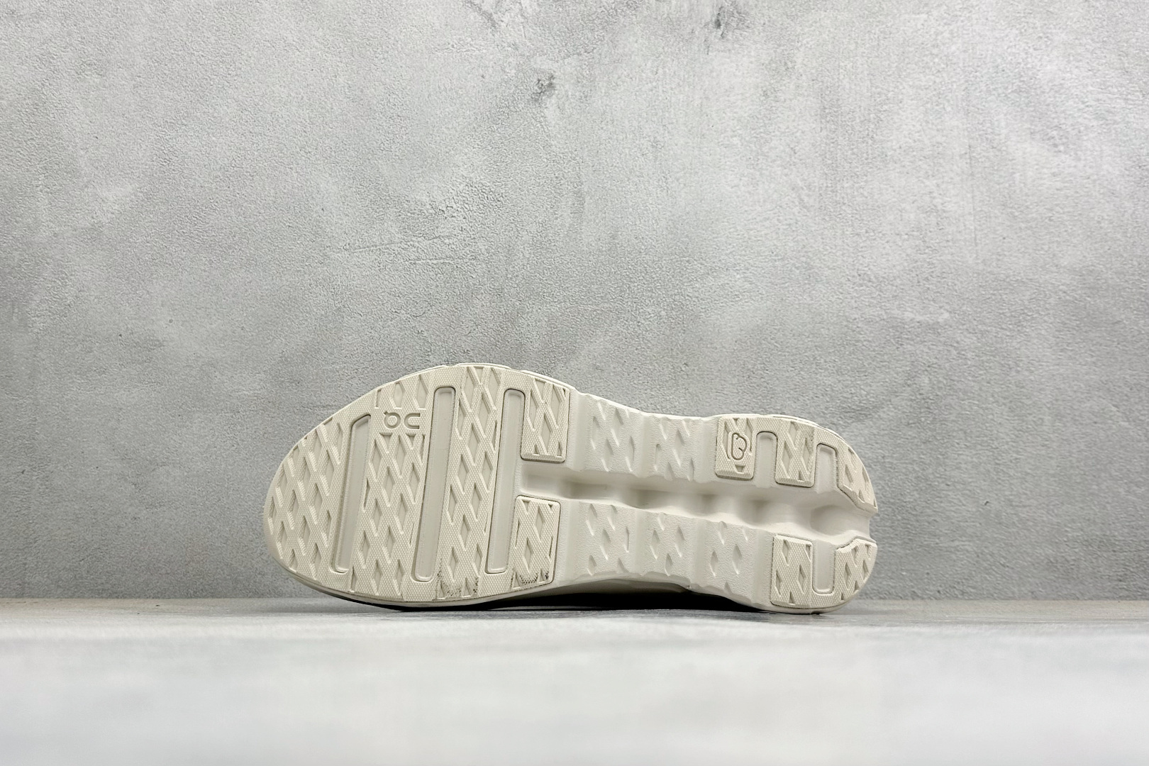 XF版LOEWE x On Cloudtilt 昂跑罗意威联名 圆头系带生活休闲鞋 3MD30330554-Top High Quatity Cheap Sneakers Fashion Clothing Clothes Bags handbags Shoes of all Brand wholesale With The best Quality And Beautiful Price from China Factory Chinese suppliers wholesaler seller XF版LOEWE x On Cloudtilt 昂跑罗意威联名 圆头系带生活休闲鞋 3MD30330554